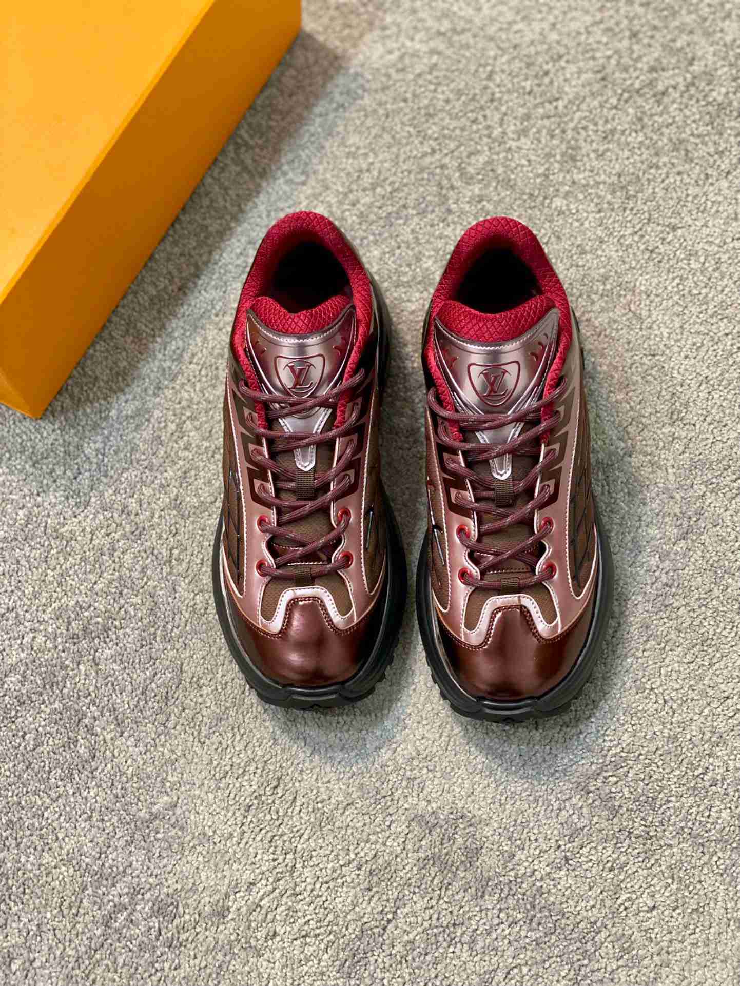 LV    sneakers LU0436