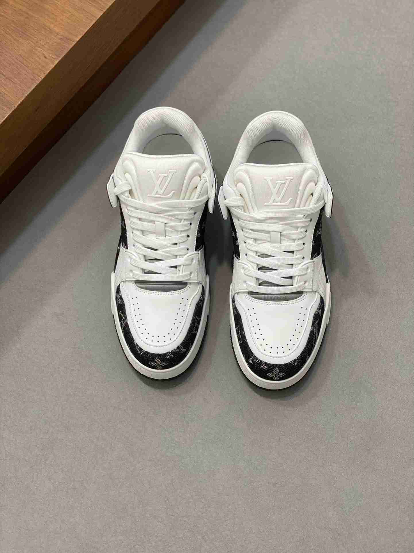 LV    sneakers LU0446