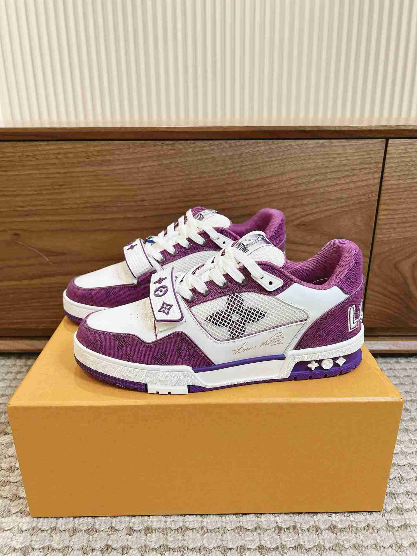LV    sneakers LU0447