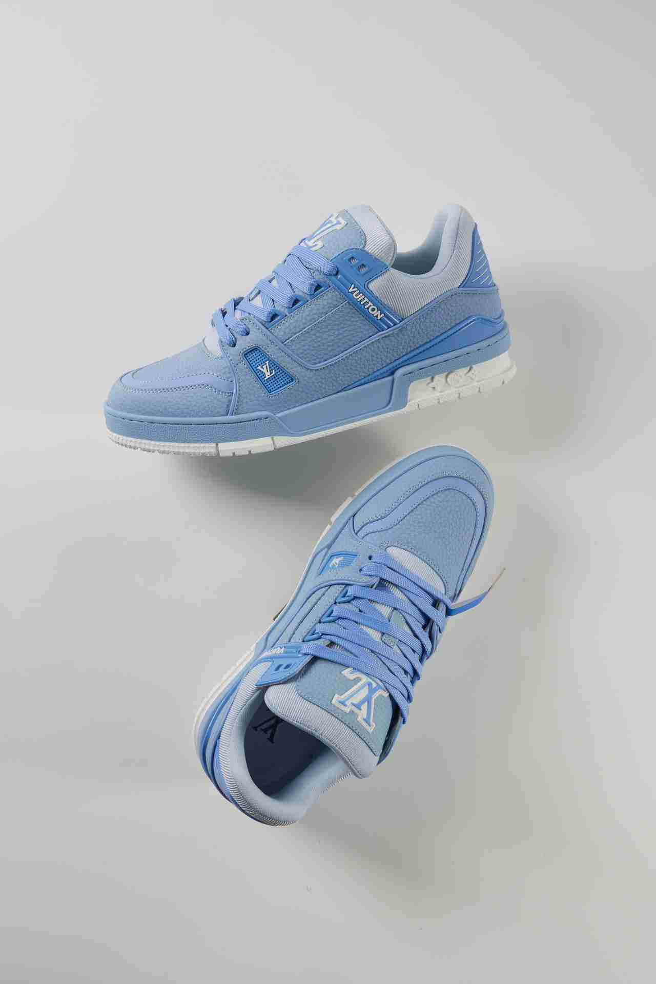 LV    sneakers LU0456