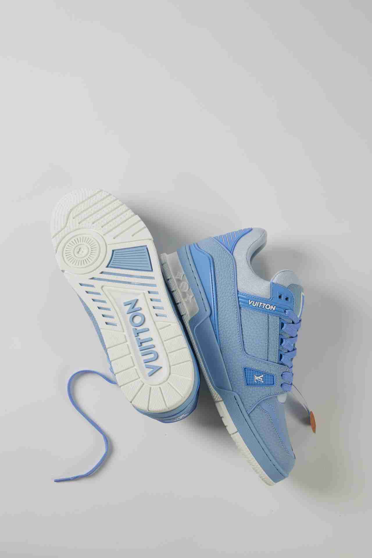 LV    sneakers LU0456