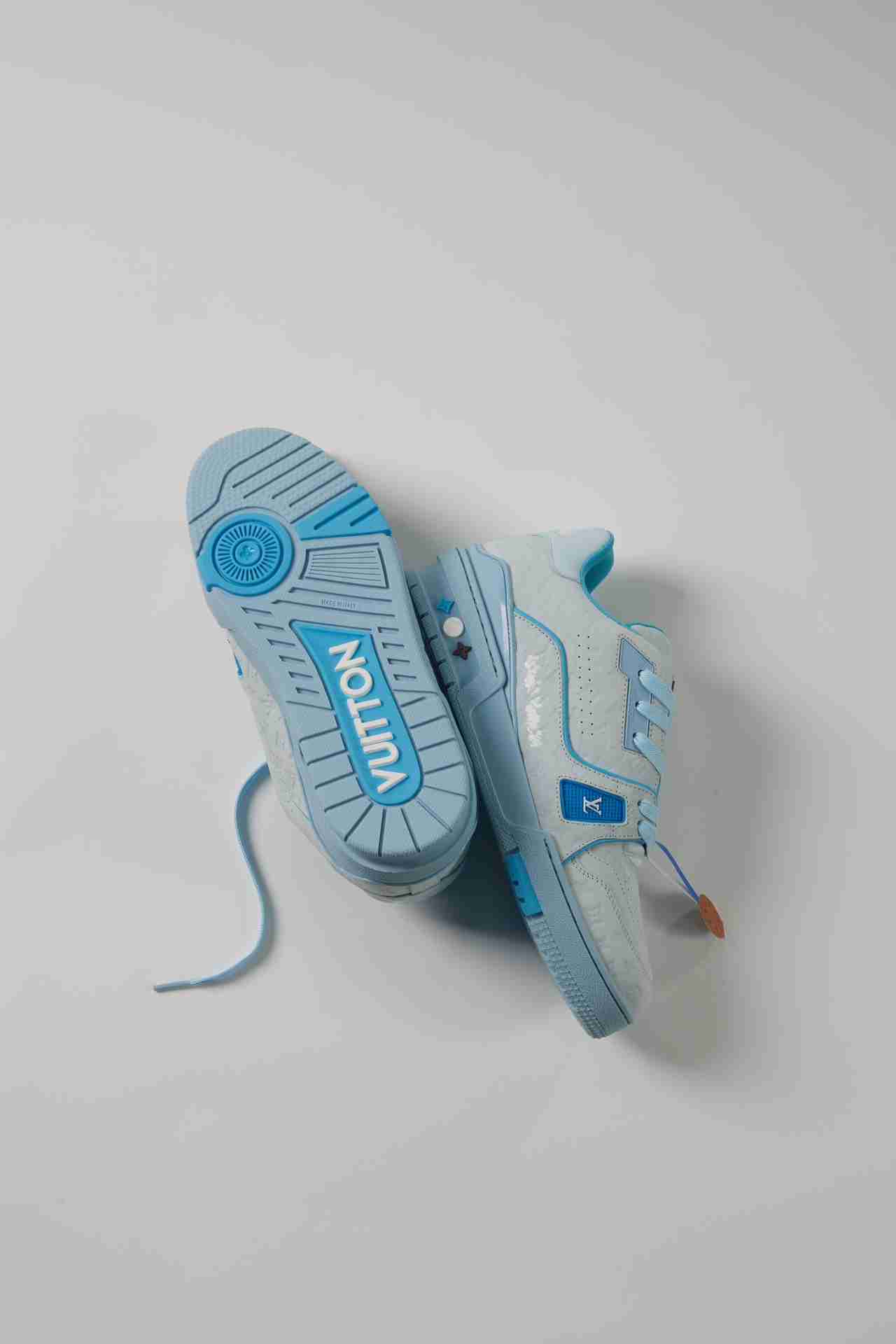 LV    sneakers LU0461