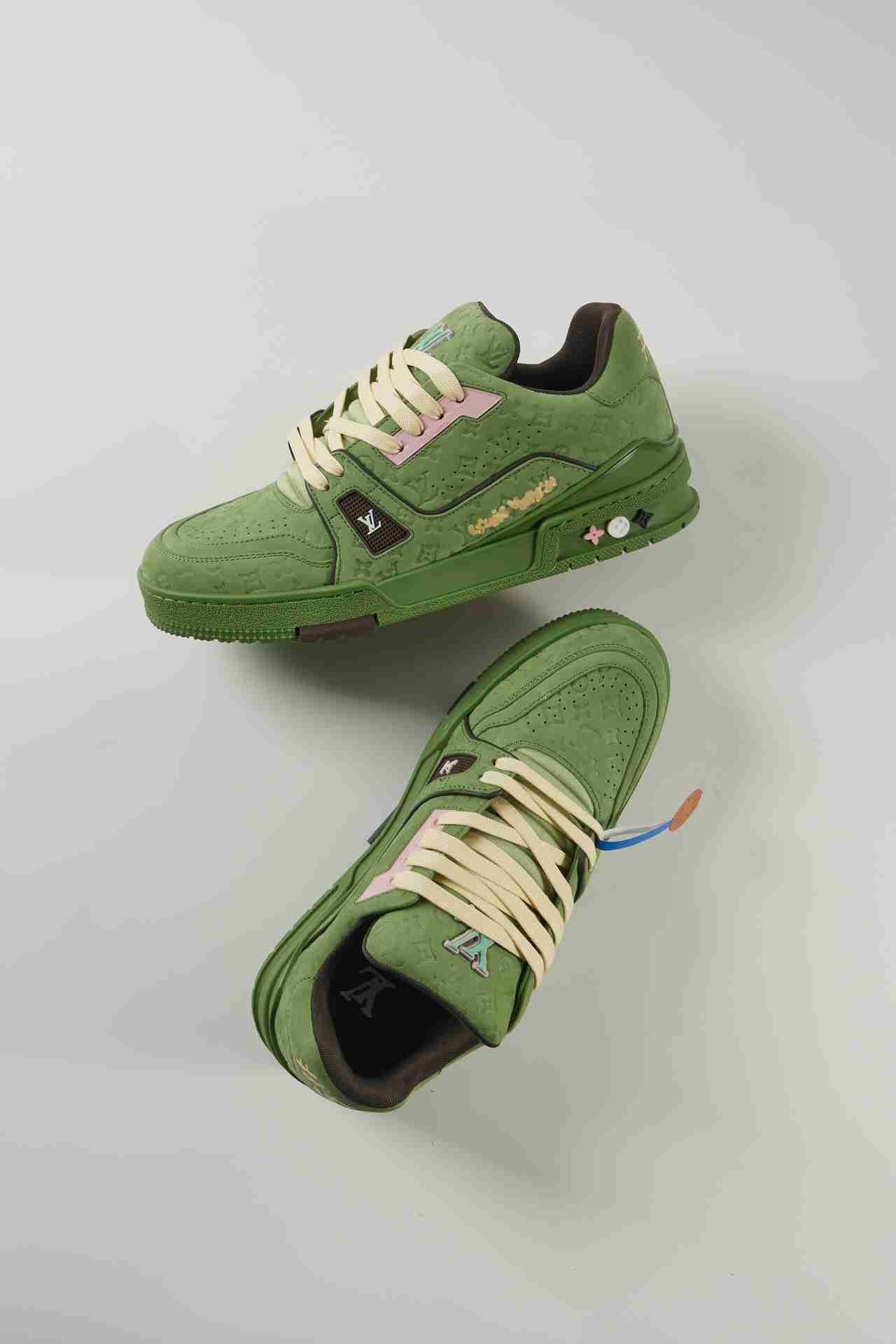 LV    sneakers LU0462