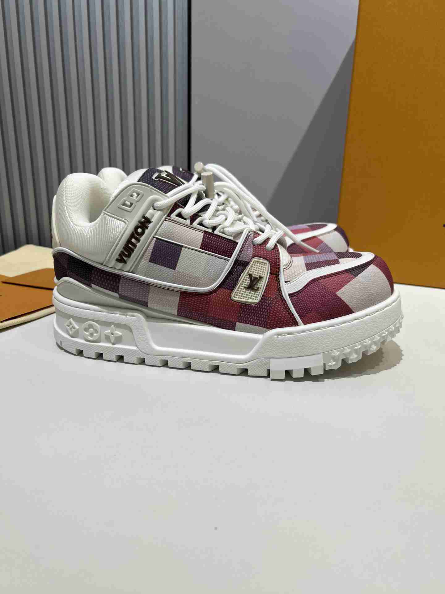LV     sneakers LU0472
