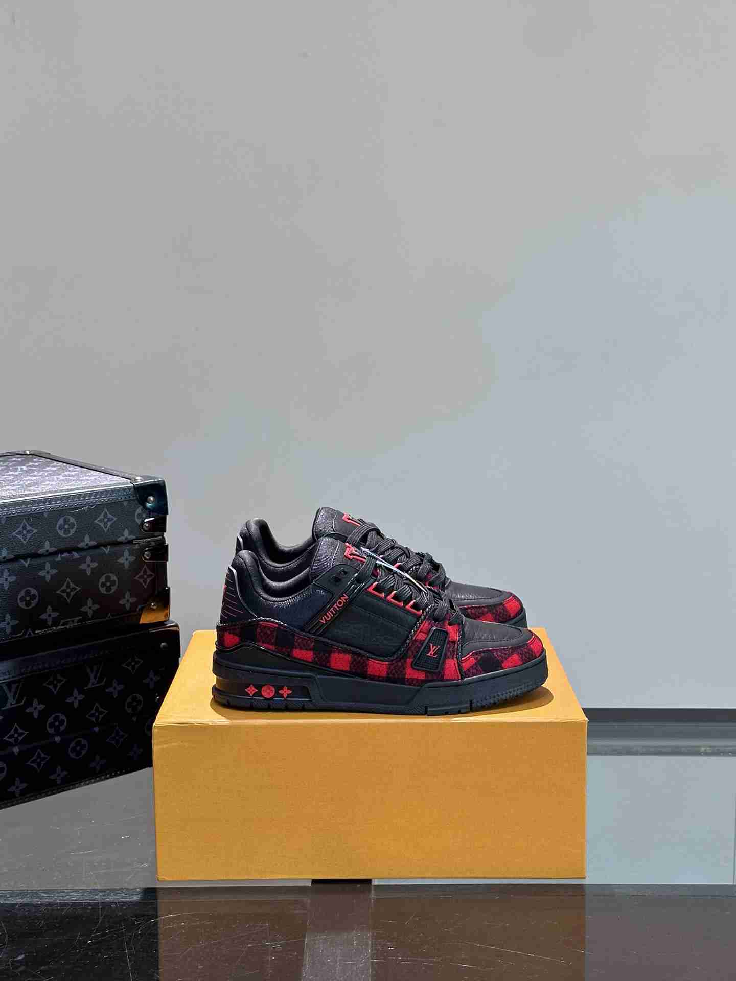 LV     sneakers LU0473