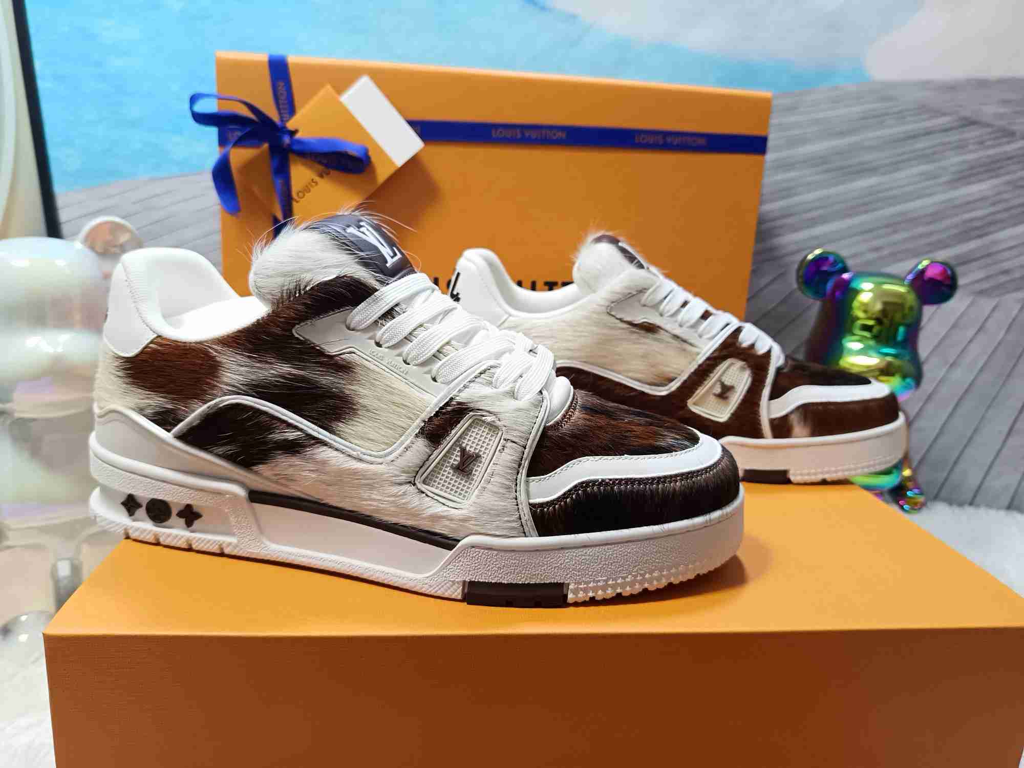 LV     sneakers LU0474