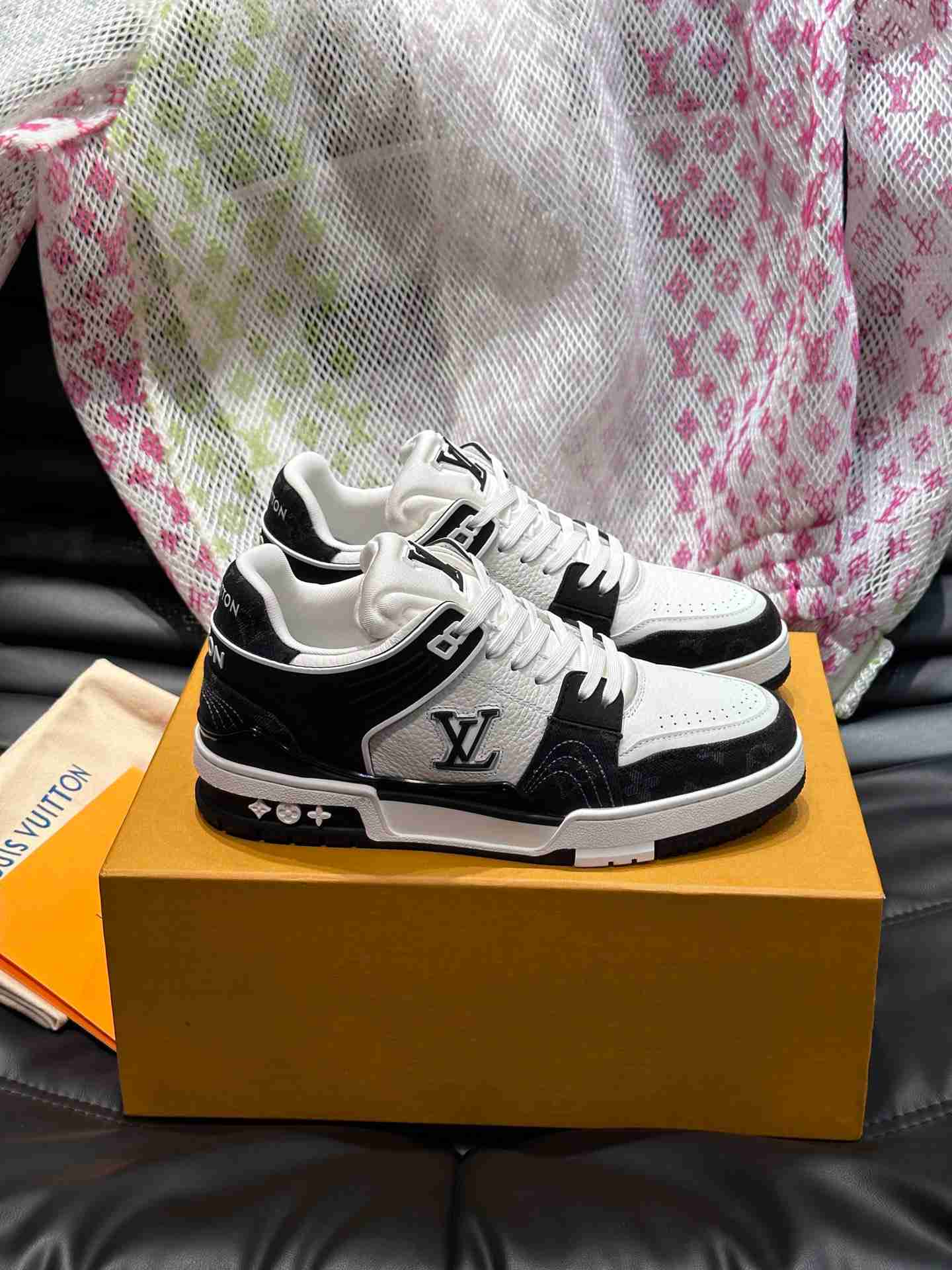 LV      sneakers LU0467