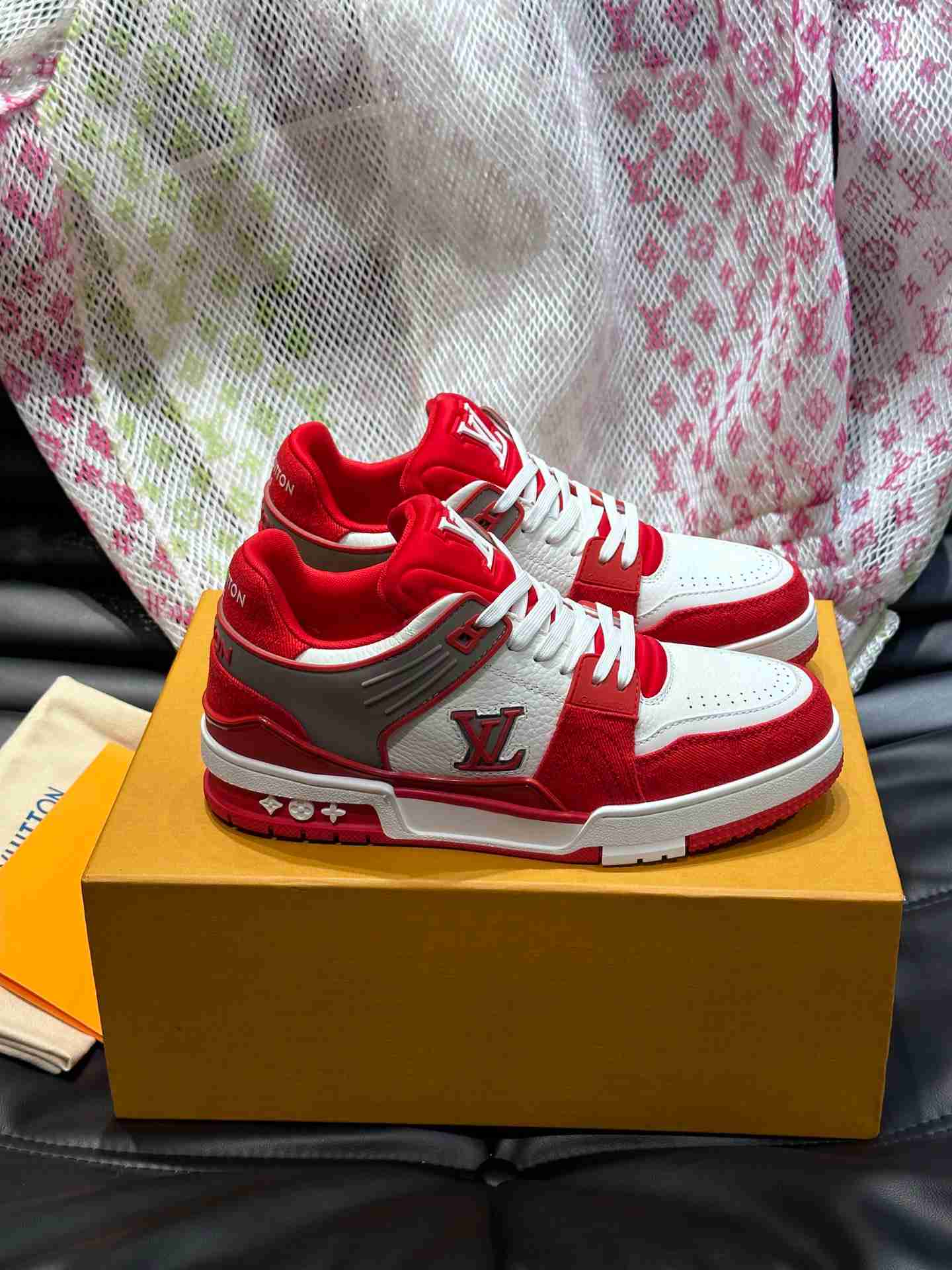 LV      sneakers LU0469