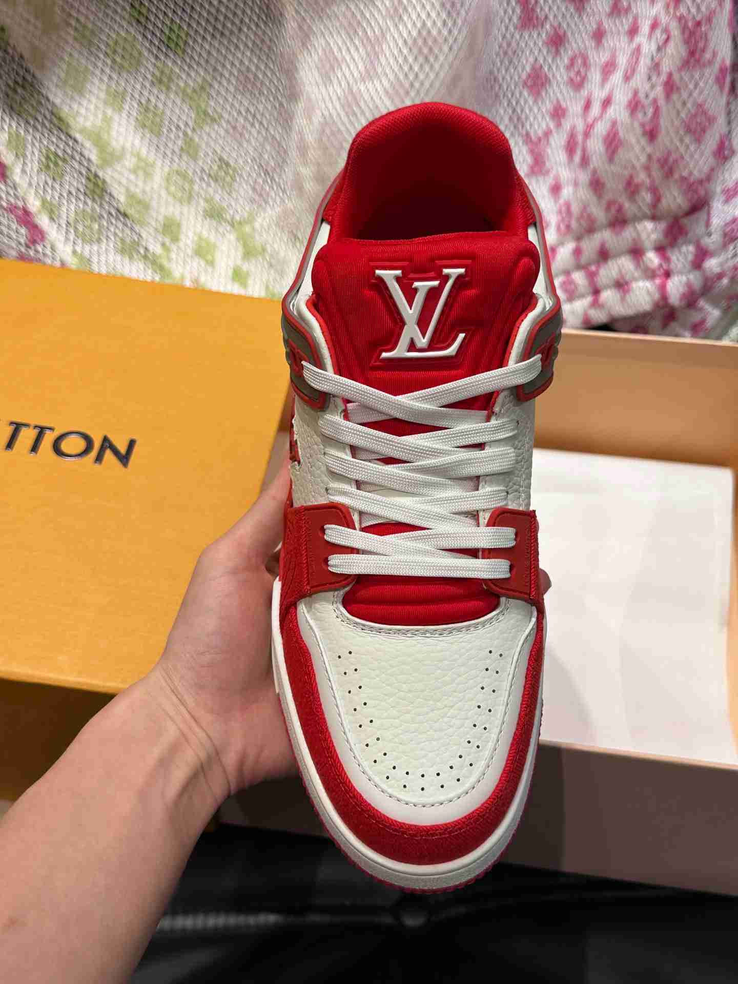 LV      sneakers LU0469