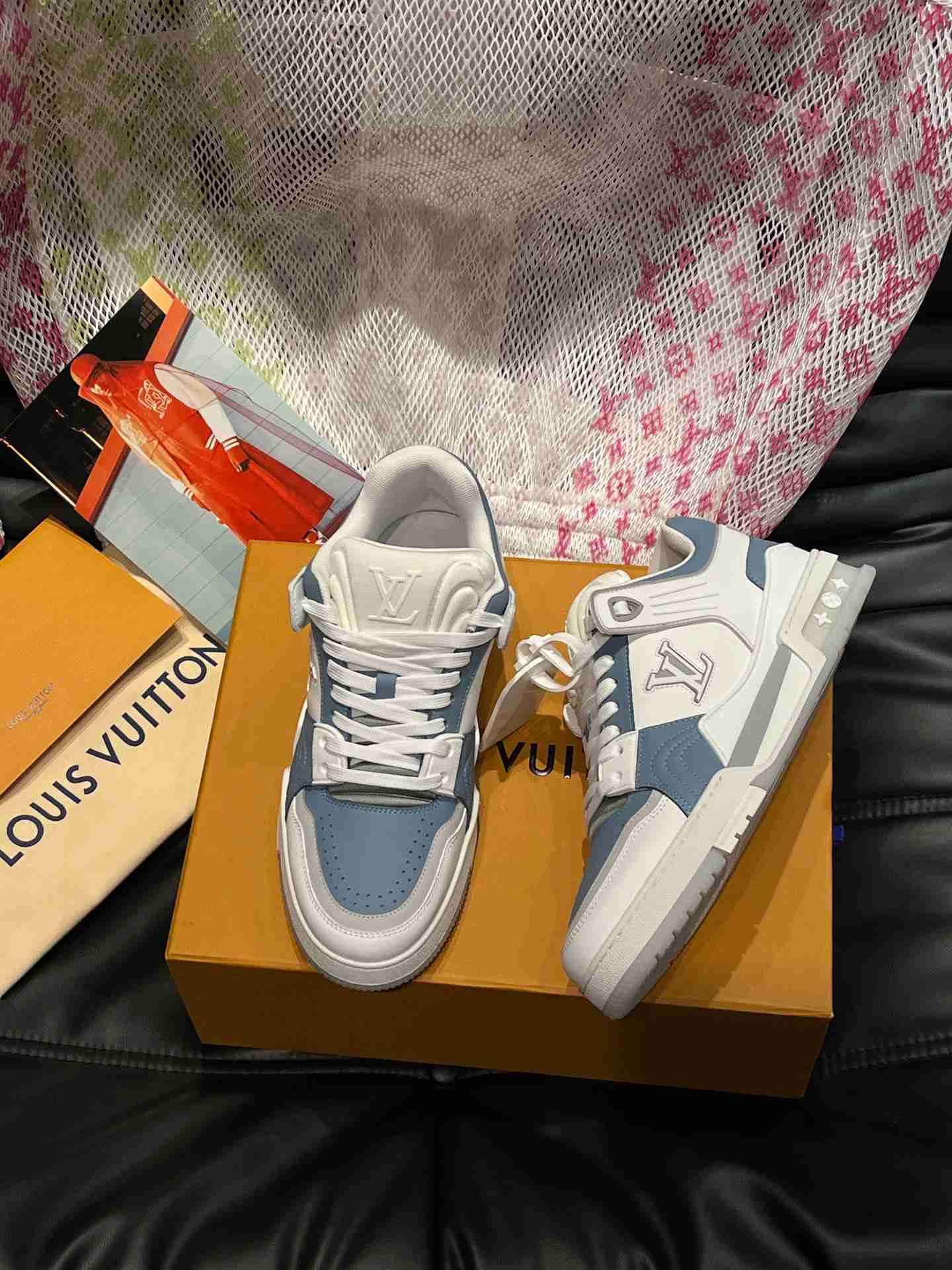 LV      sneakers LU0472