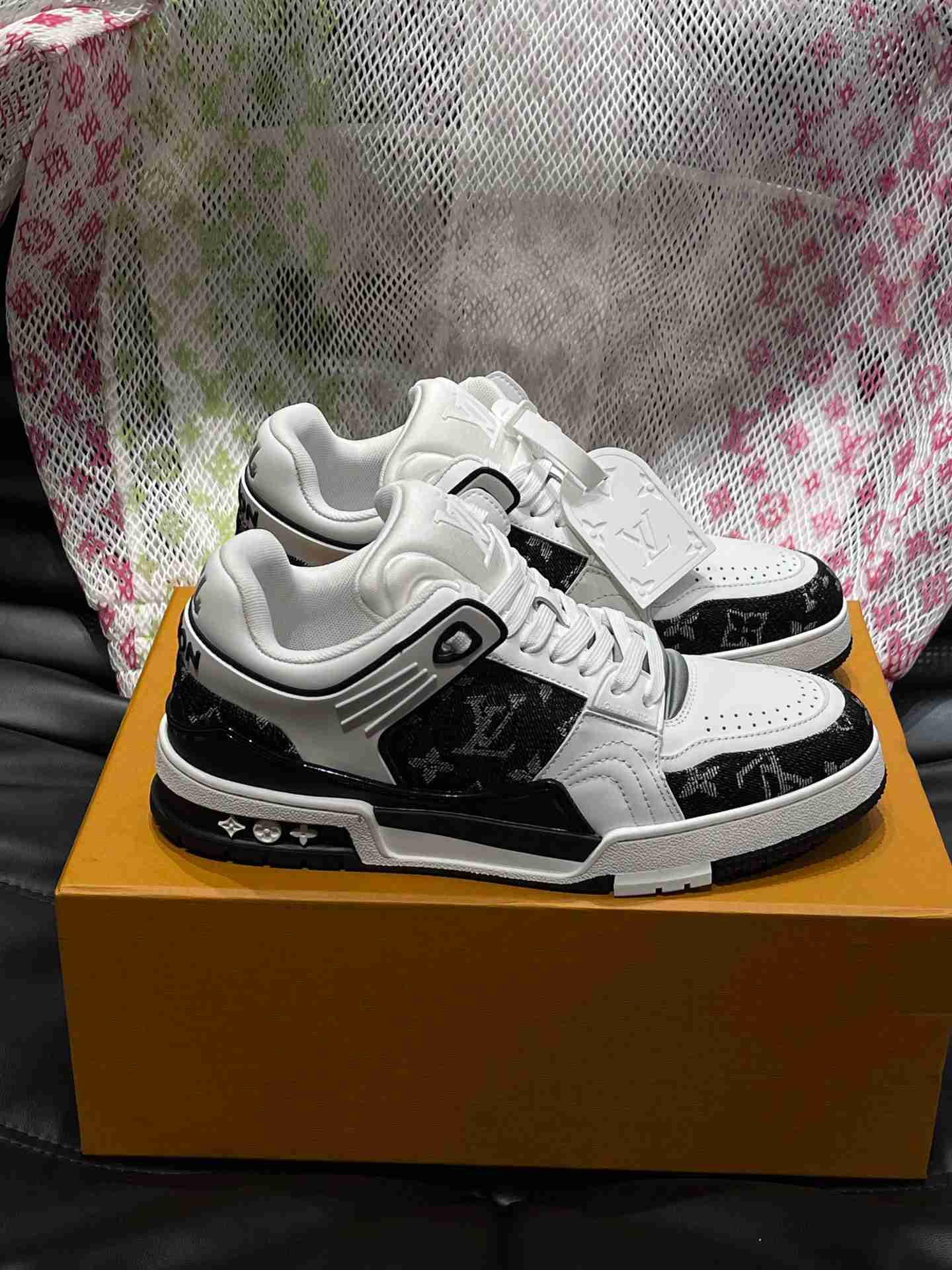 LV      sneakers LU0473