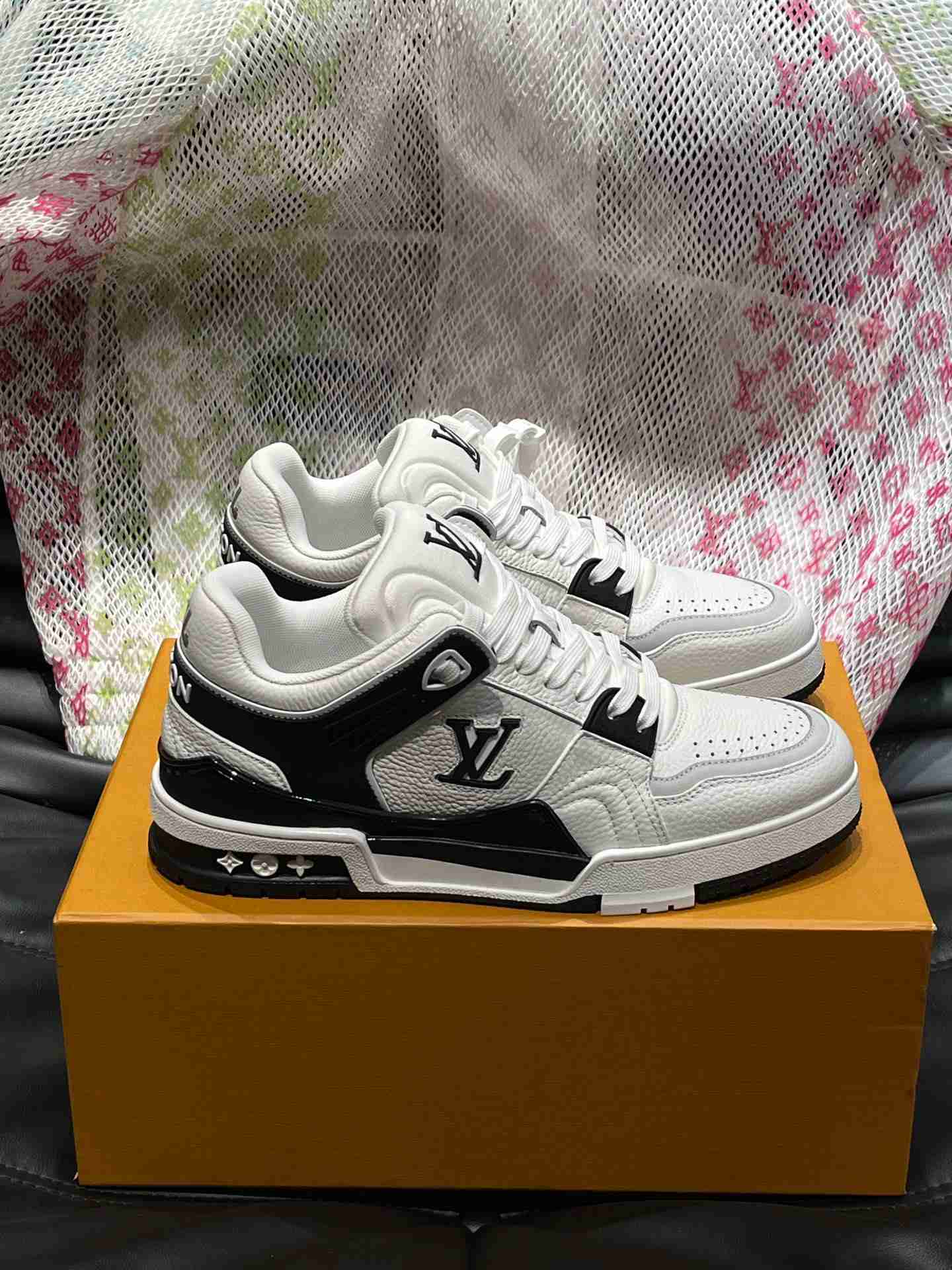 LV      sneakers LU0475