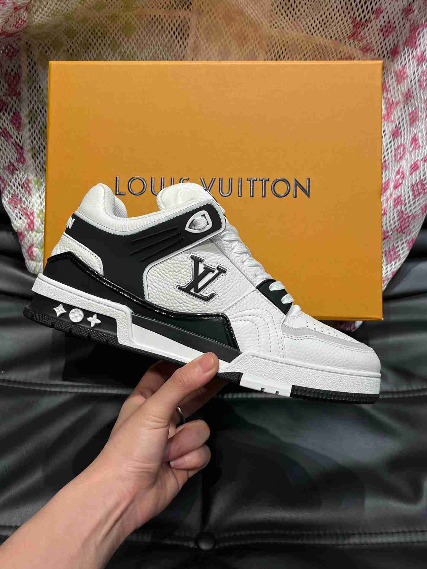 LV      sneakers LU0475