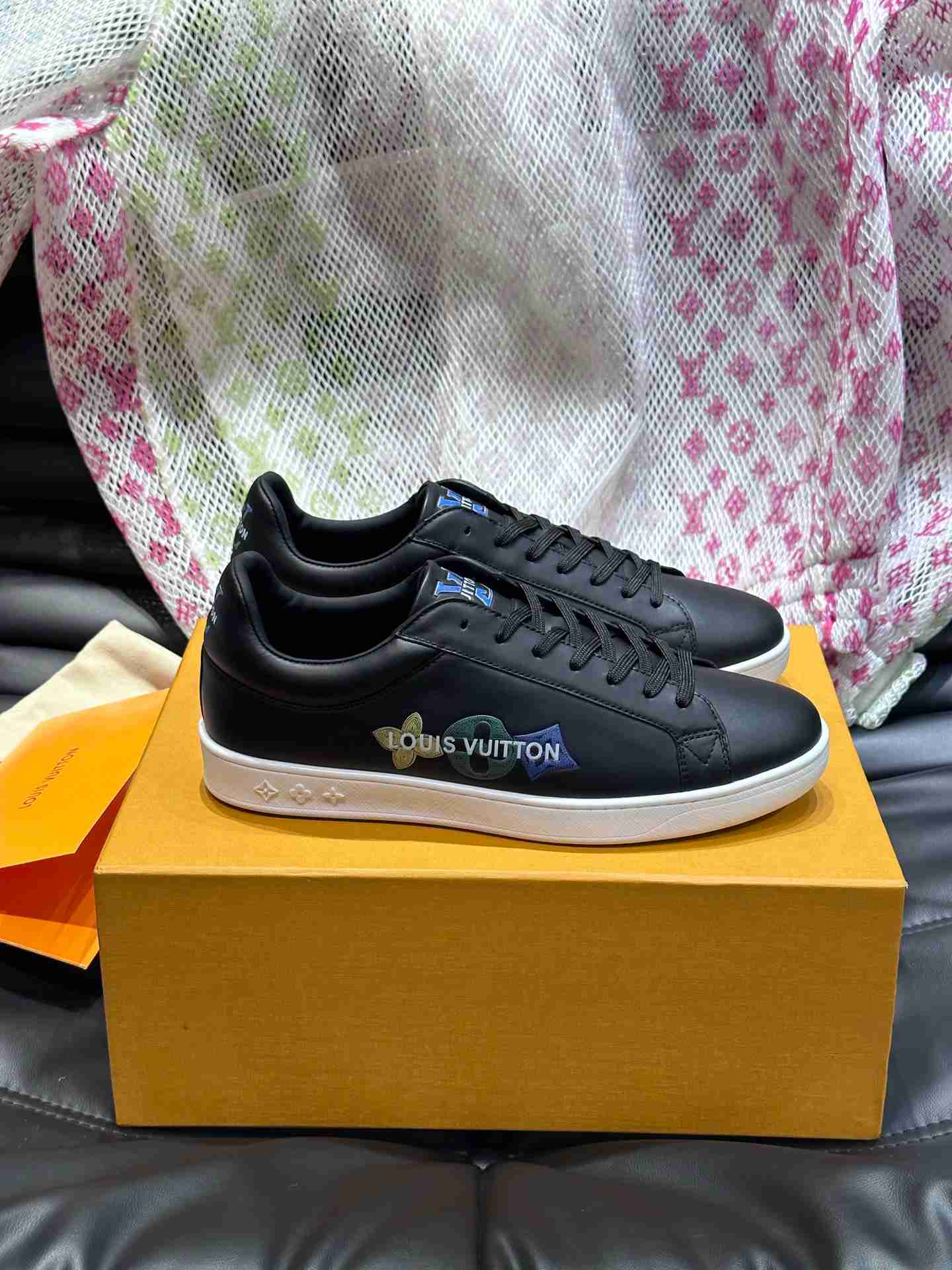 LV     sneakers LU0476