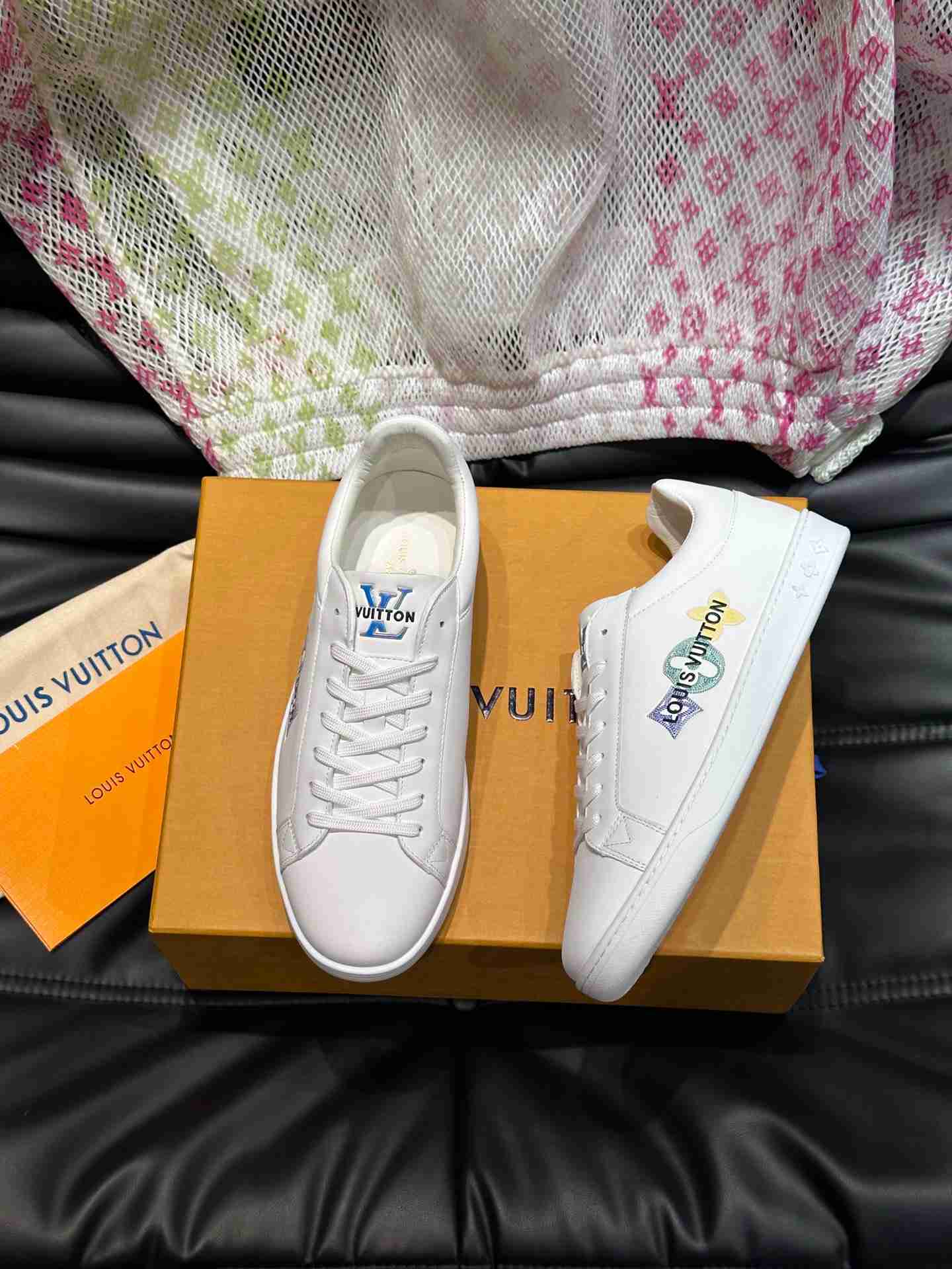 LV     sneakers LU0477