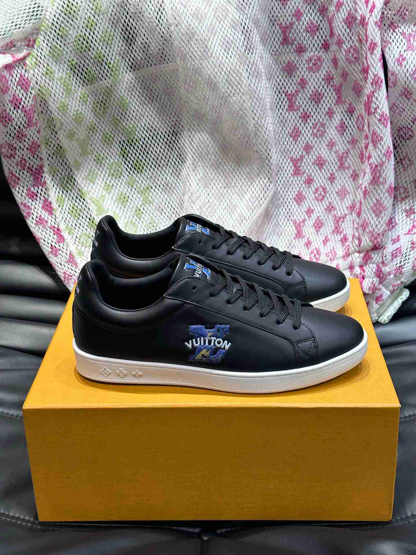 LV     sneakers LU0479