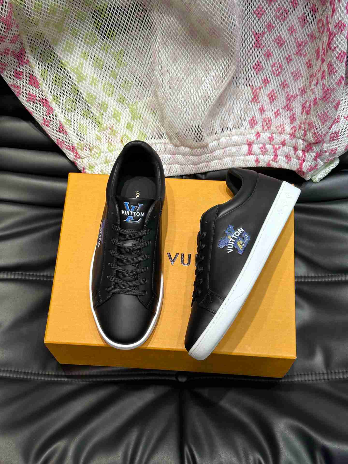 LV     sneakers LU0479