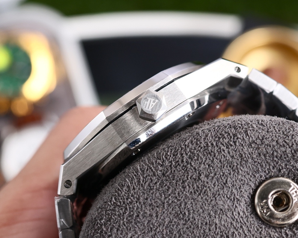 AUDEMARS  PIGUET Royal Oak  AU0099