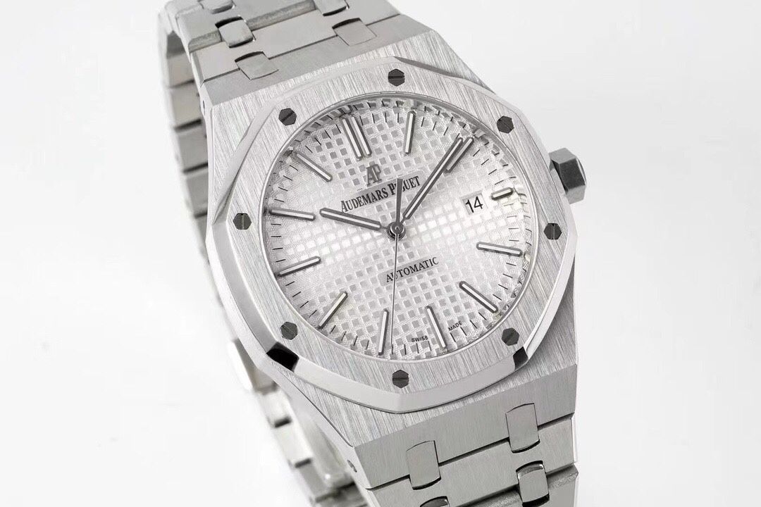 AUDEMARS    PIGUET Royal  Oak 41mm  AU0117