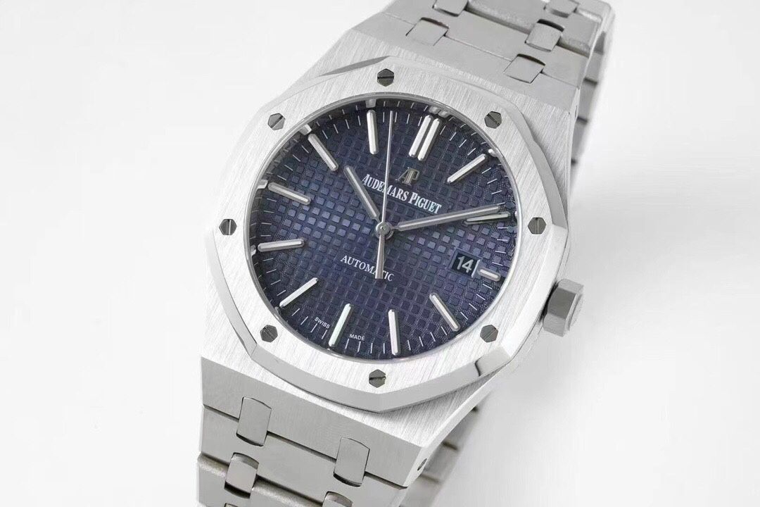 AUDEMARS    PIGUET Royal  Oak 41mm  AU0119