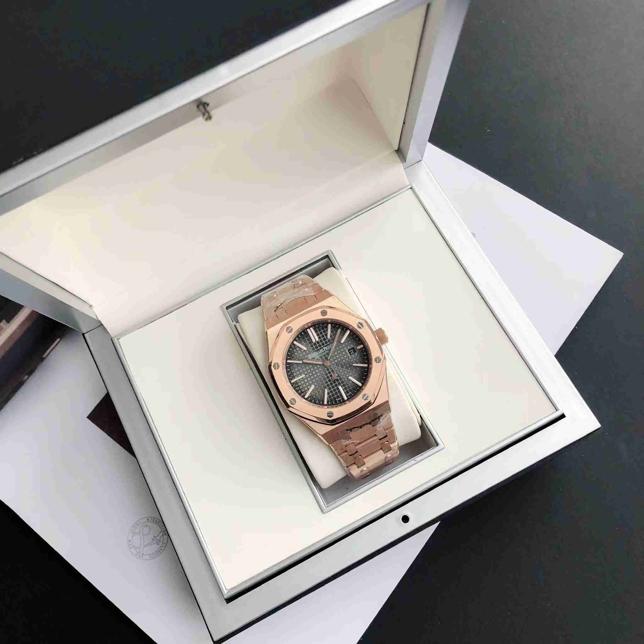 AUDEMARS   PIGUET Royal Oak 41mm AU0136