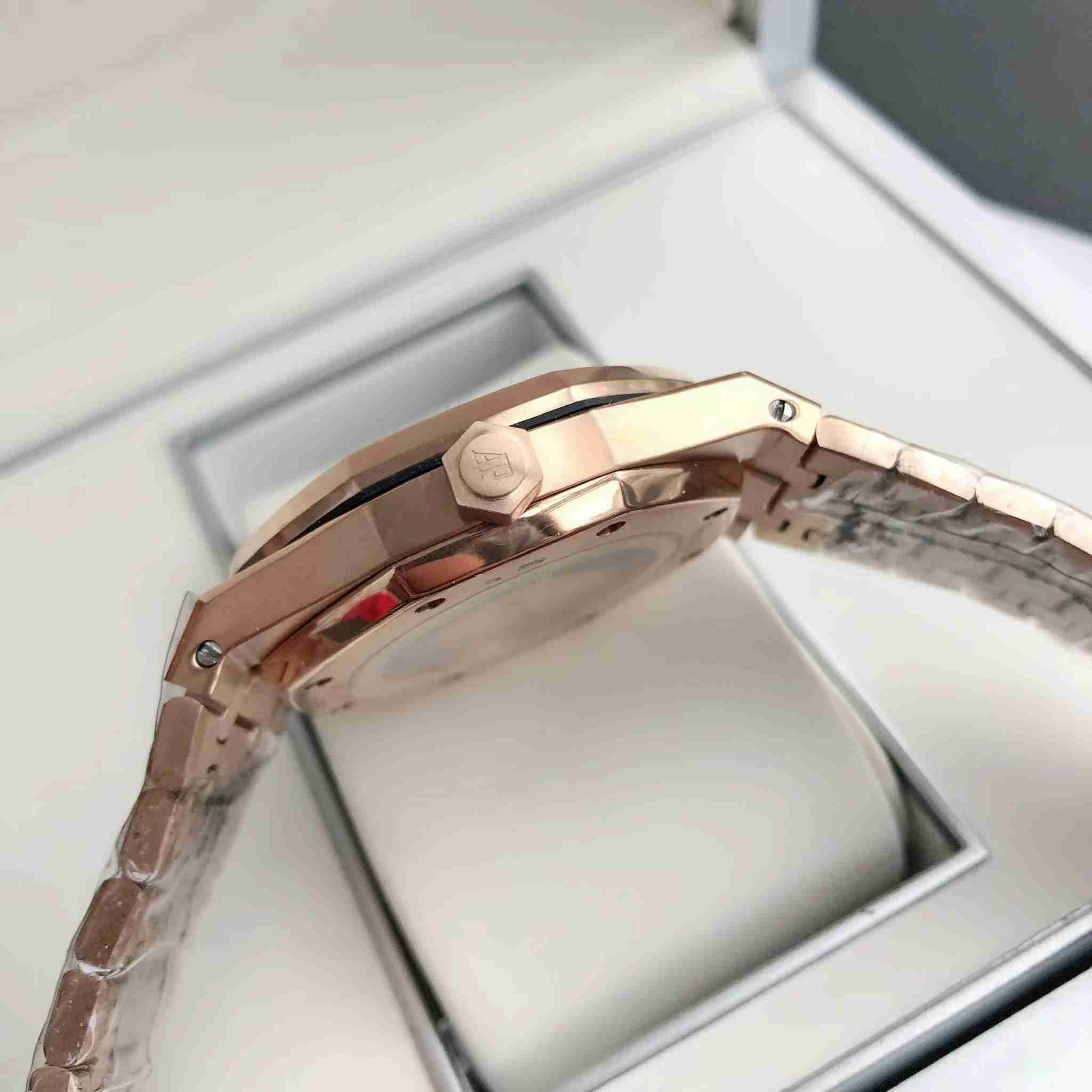 AUDEMARS   PIGUET Royal Oak 41mm AU0136