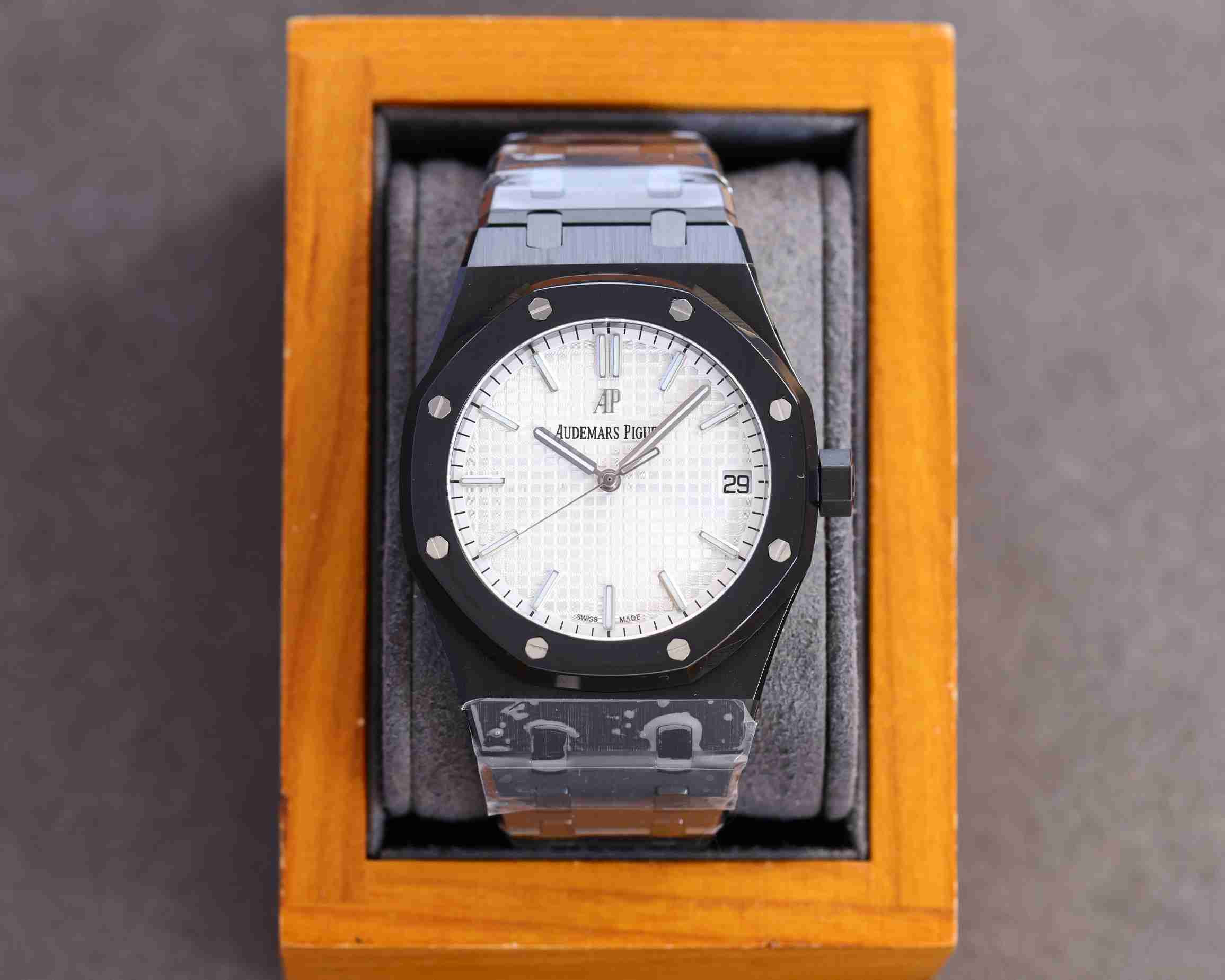AUDEMARS PIGUET Royal Oak 41mm AU0200 AUDEMARS PIGUET Royal Oak 41mm AU0200