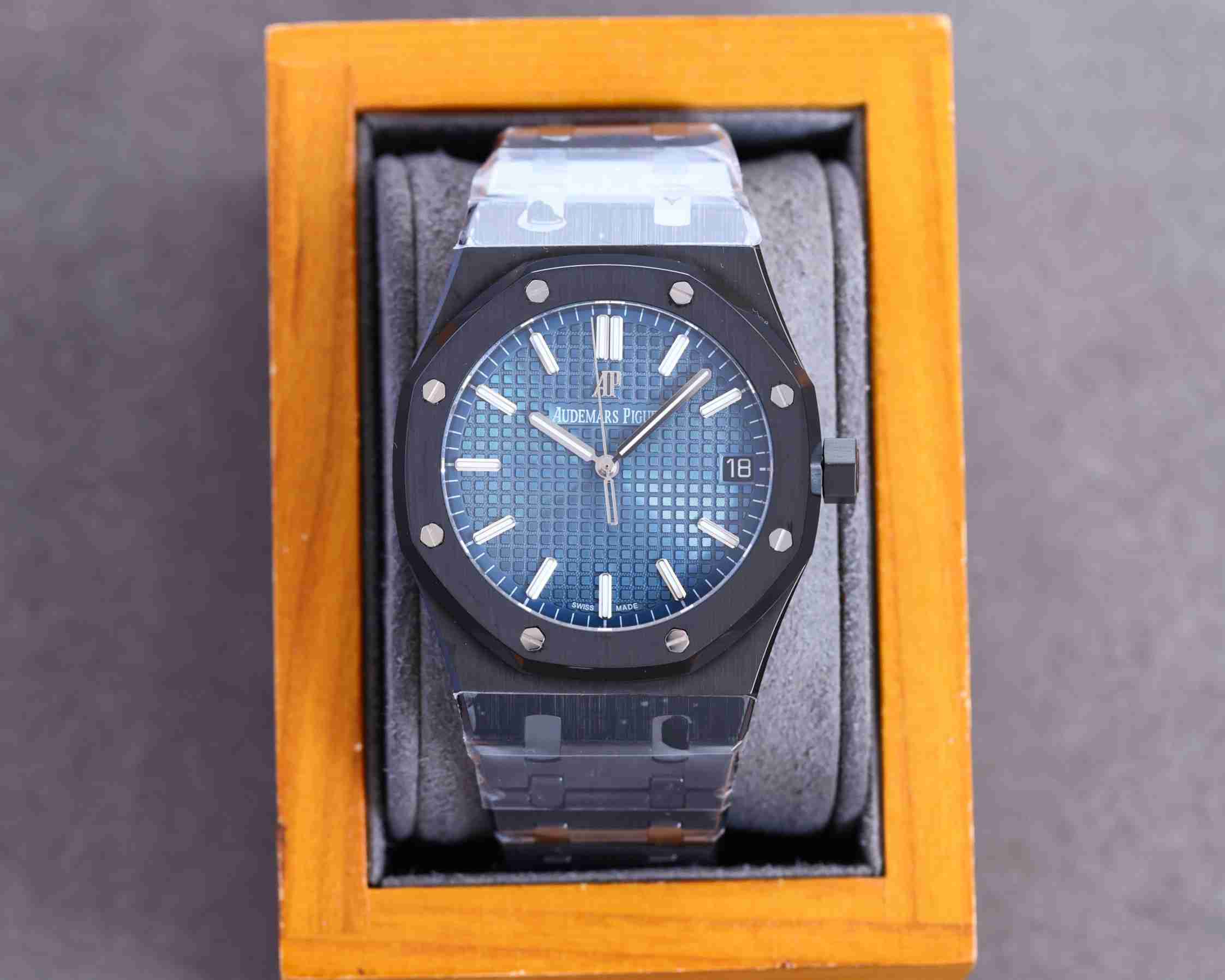 AUDEMARS PIGUET Royal Oak 41mm AU0200 AUDEMARS PIGUET Royal Oak 41mm AU0200