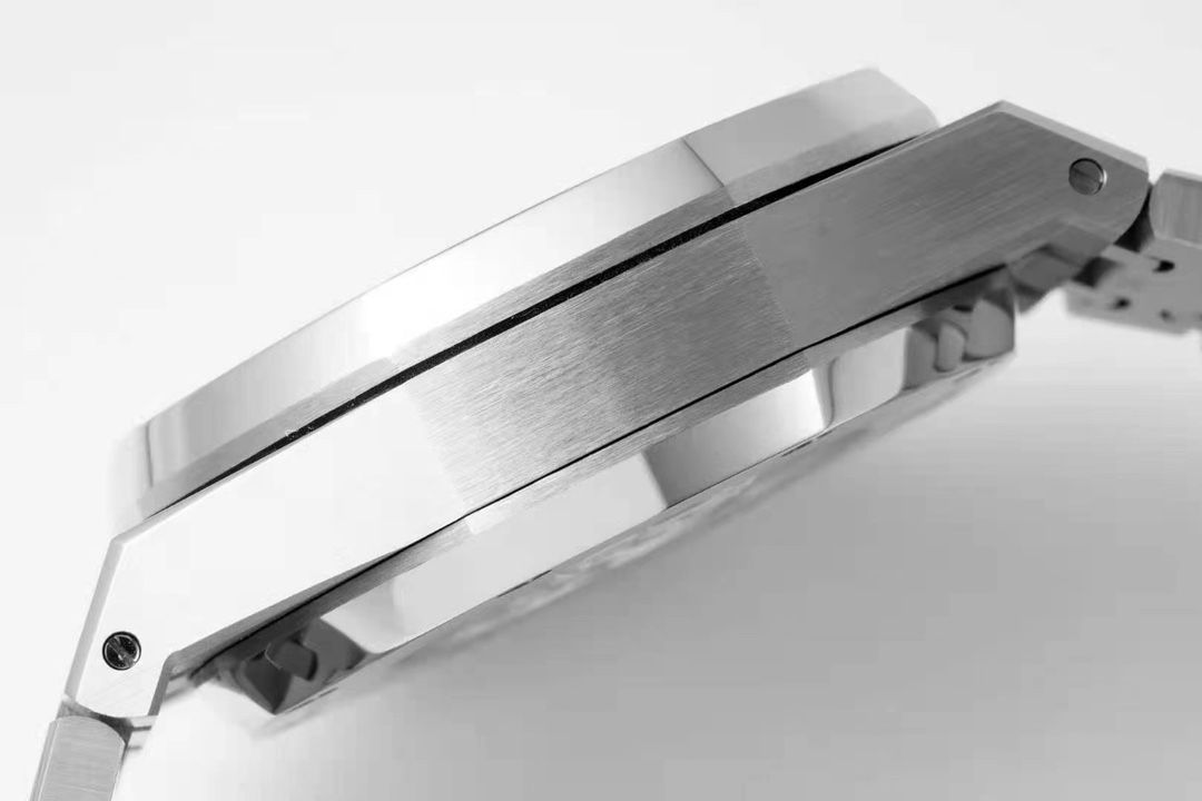 AUDEMARS  PIGUET Royal Oak AU0220