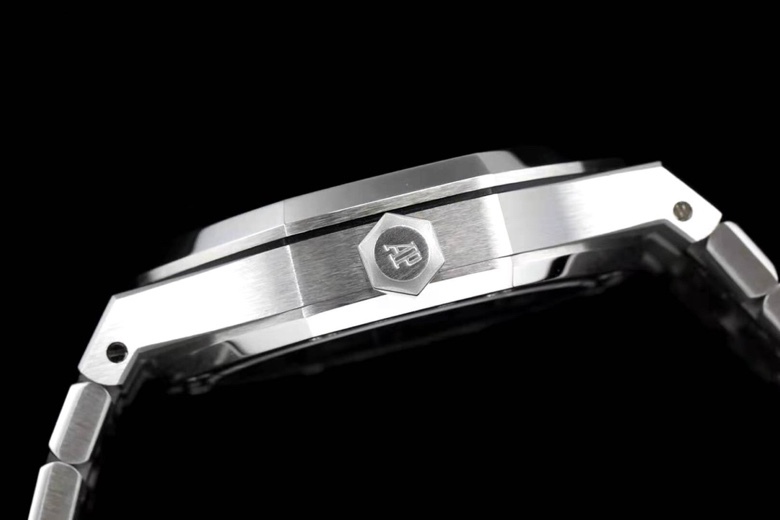 AUDEMARS  PIGUET Royal Oak  AU0225