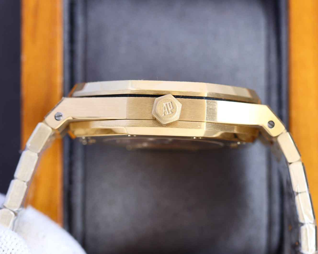 AUDEMARS  PIGUET Royal Oak  AU0230