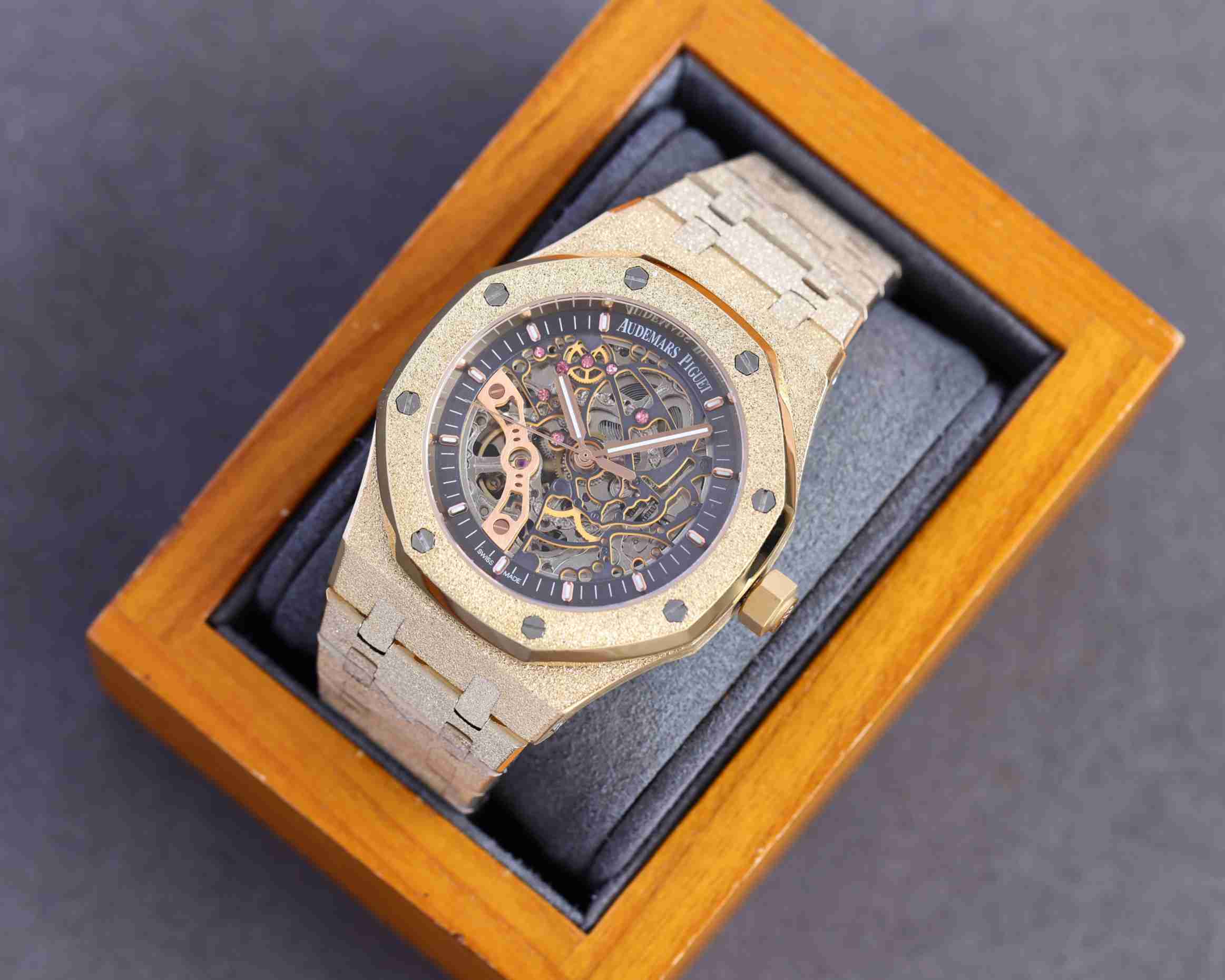 AUDEMARS  PIGUET Royal Oak  AU0230