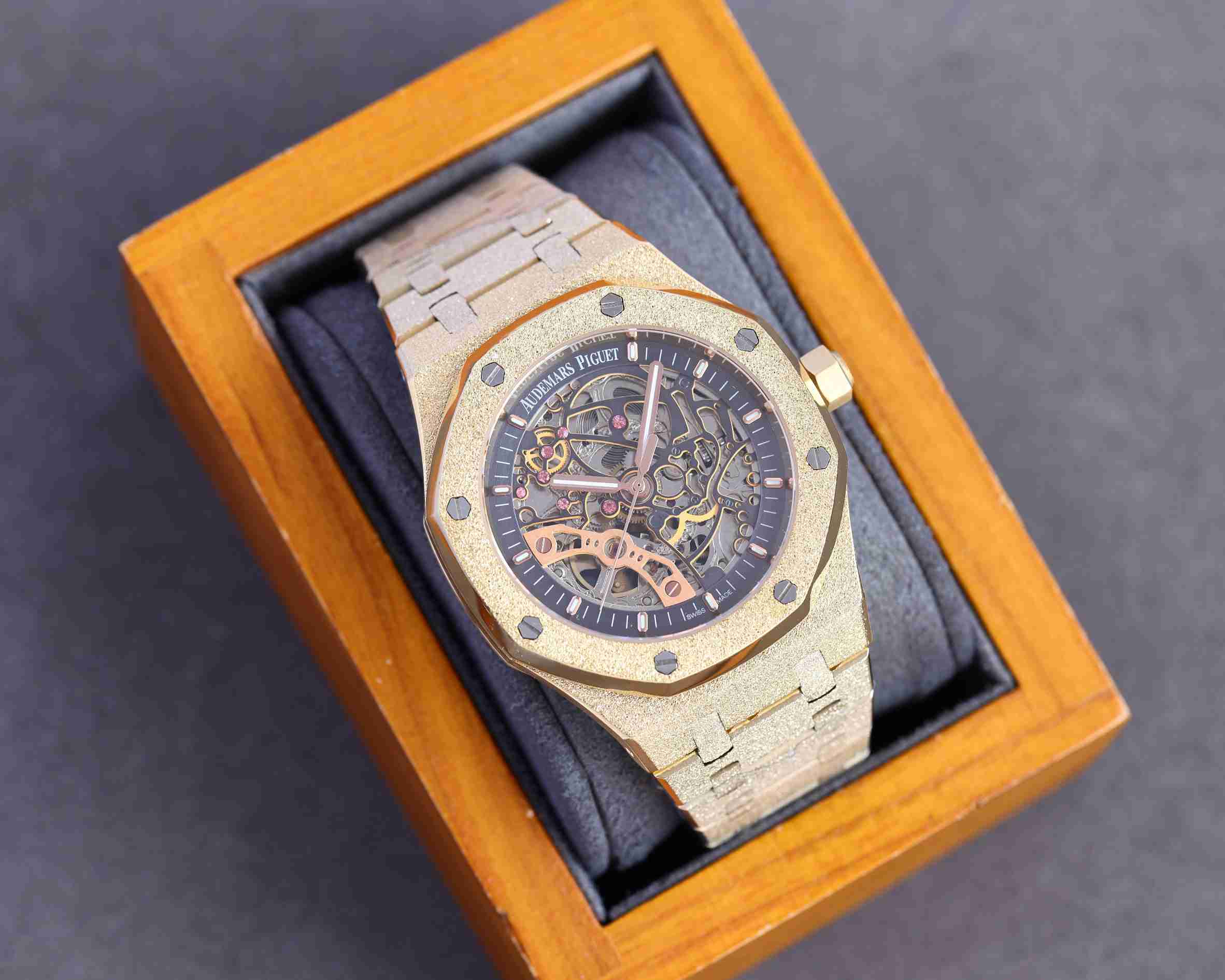 AUDEMARS  PIGUET Royal Oak  AU0230