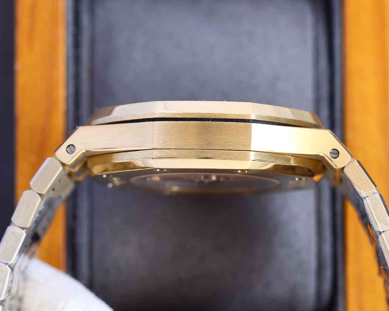 AUDEMARS  PIGUET Royal Oak  AU0230