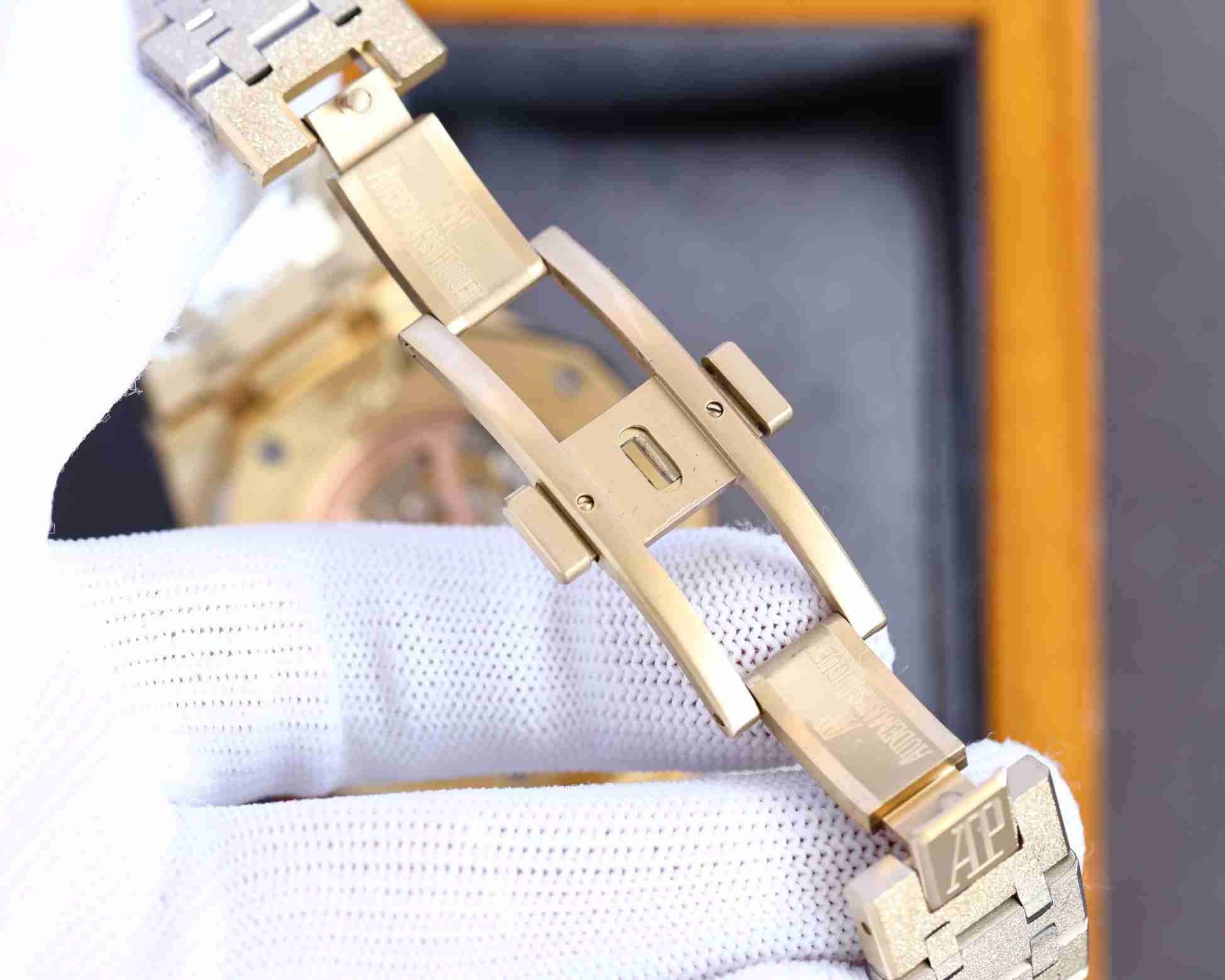 AUDEMARS  PIGUET Royal Oak  AU0230
