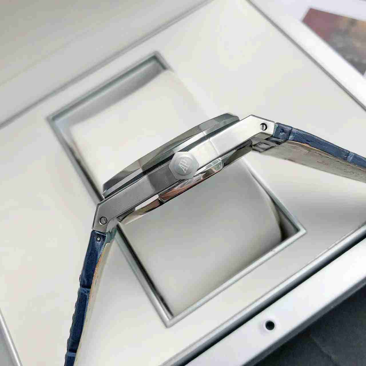 AUDEMARS PIGUET Royal Oak 41mm AU0261 AUDEMARS PIGUET Royal Oak 41mm AU0261