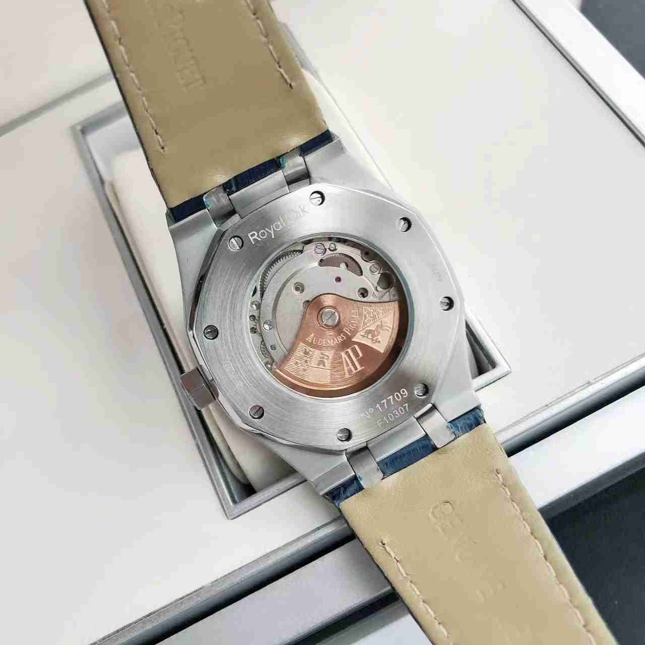 AUDEMARS PIGUET Royal Oak 41mm AU0261 AUDEMARS PIGUET Royal Oak 41mm AU0261