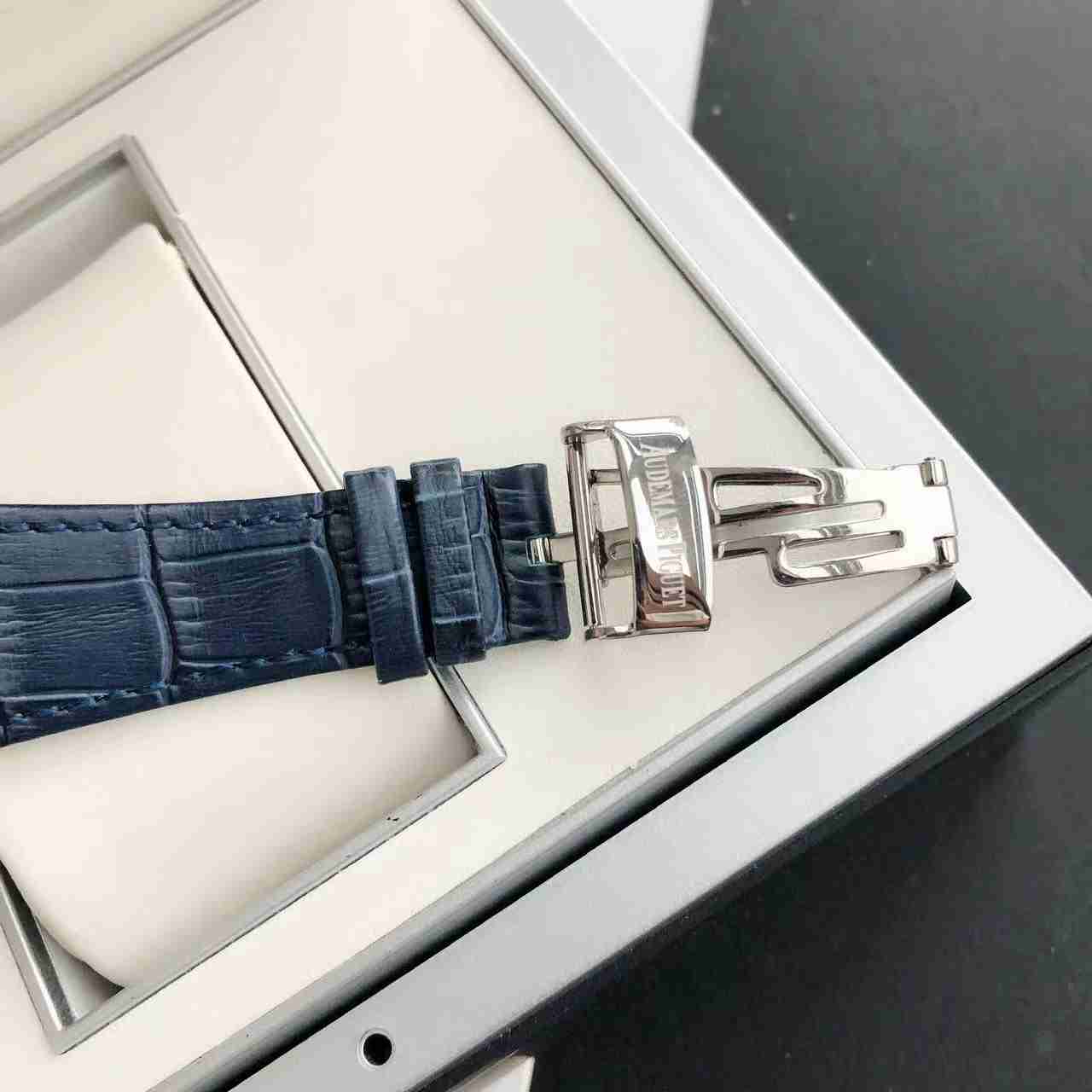 AUDEMARS PIGUET Royal Oak 41mm AU0261 AUDEMARS PIGUET Royal Oak 41mm AU0261