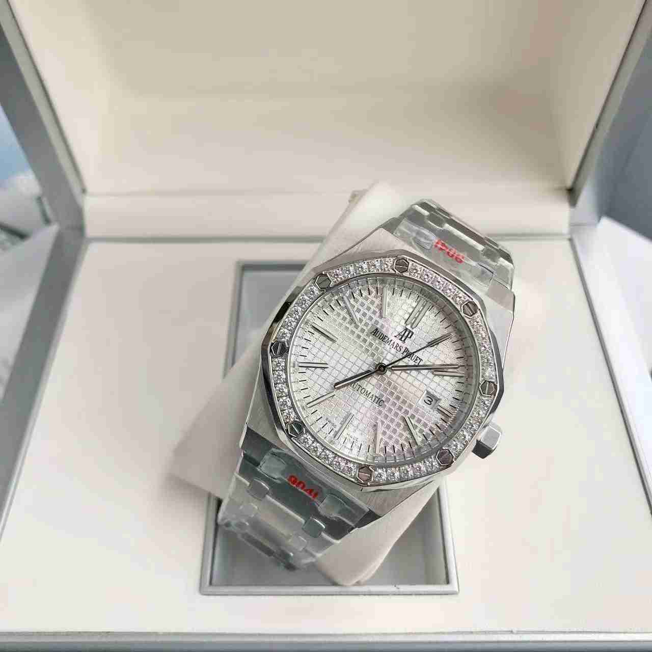 AUDEMARS   PIGUET Royal  Oak 41mm  AU0270