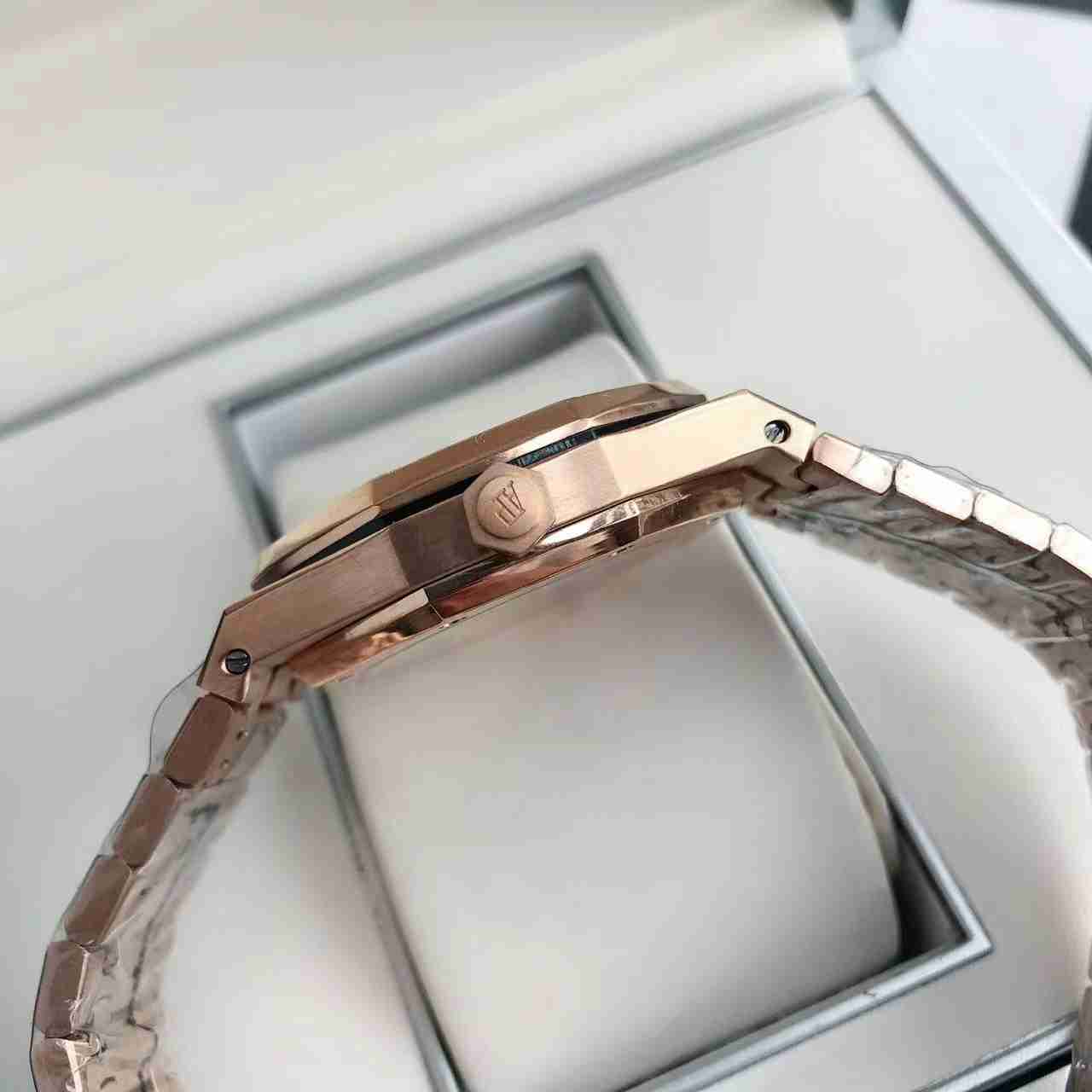 AUDEMARS   PIGUET Royal  Oak 41mm  AU0272