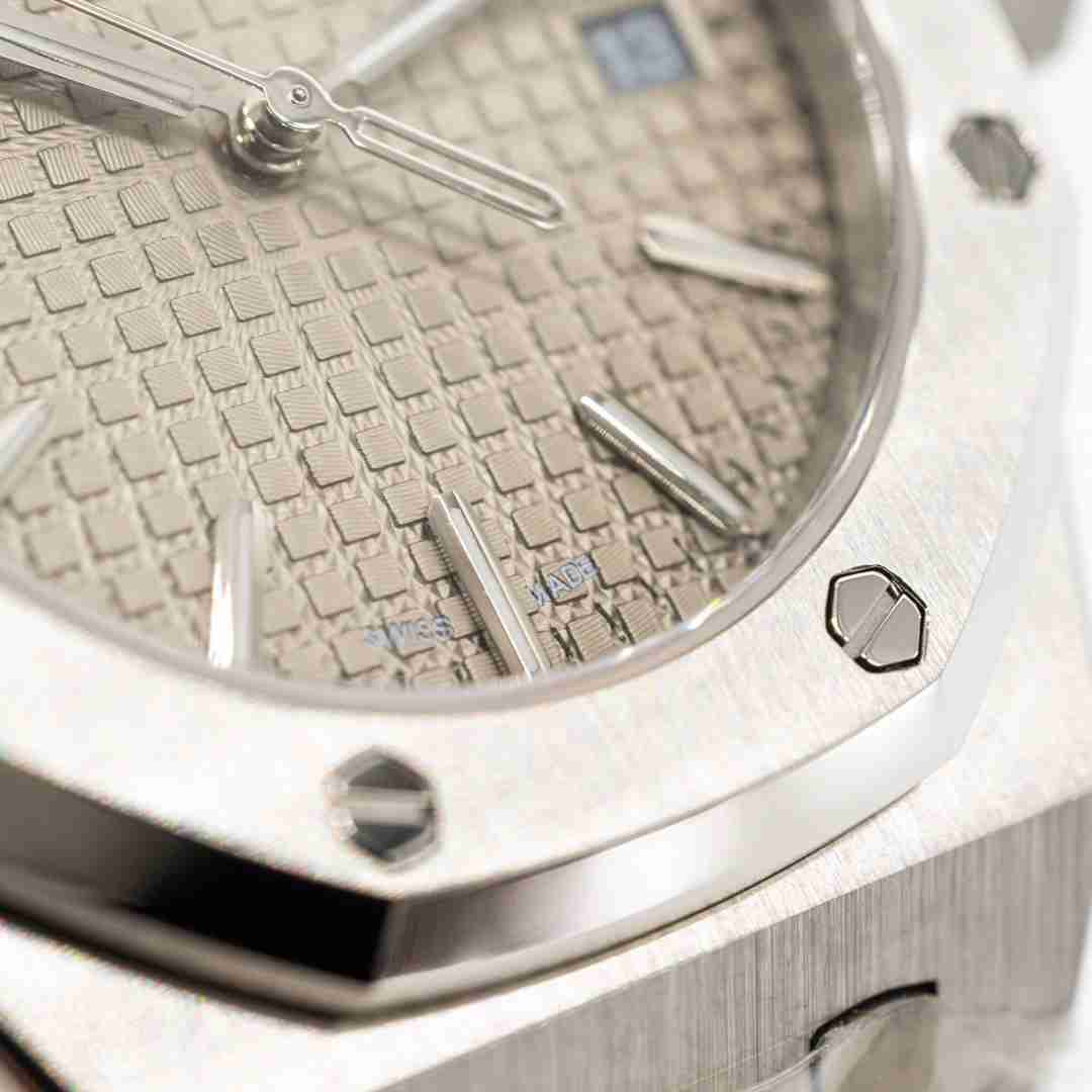 AUDEMARS  PIGUET Royal  Oak 37mm  AU0280
