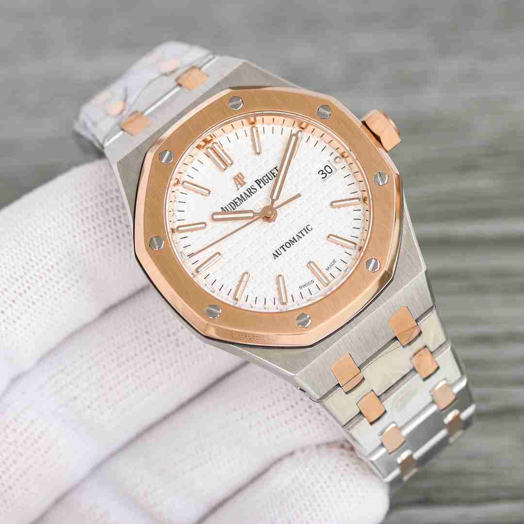 AUDEMARS   PIGUET Royal  Oak 37mm  AU0303