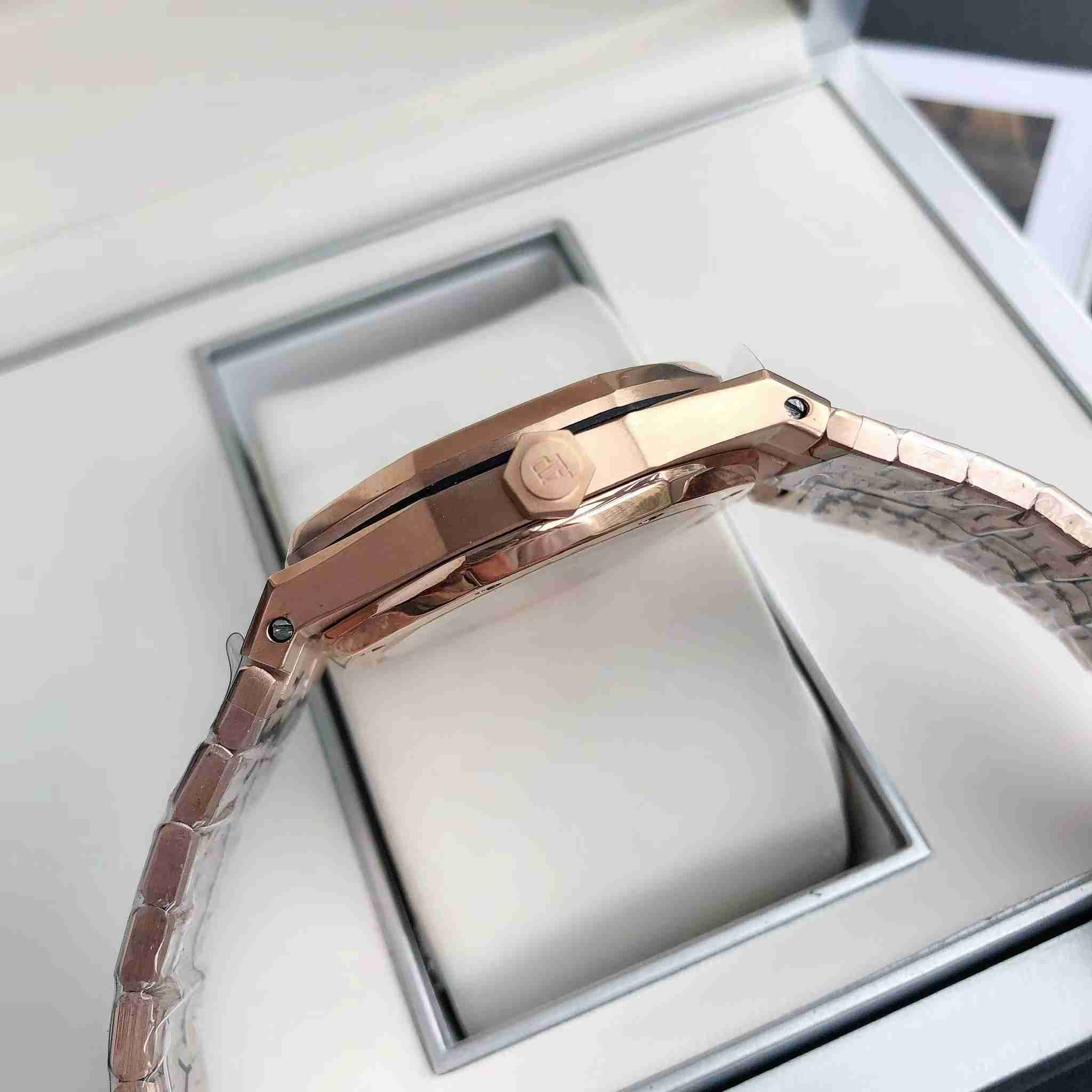 AUDEMARS     PIGUET A Royal Oak 41 AU0437
