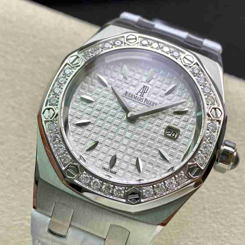 AUDEMARS  PIGUET Royal  Oak 33mm  AU0504