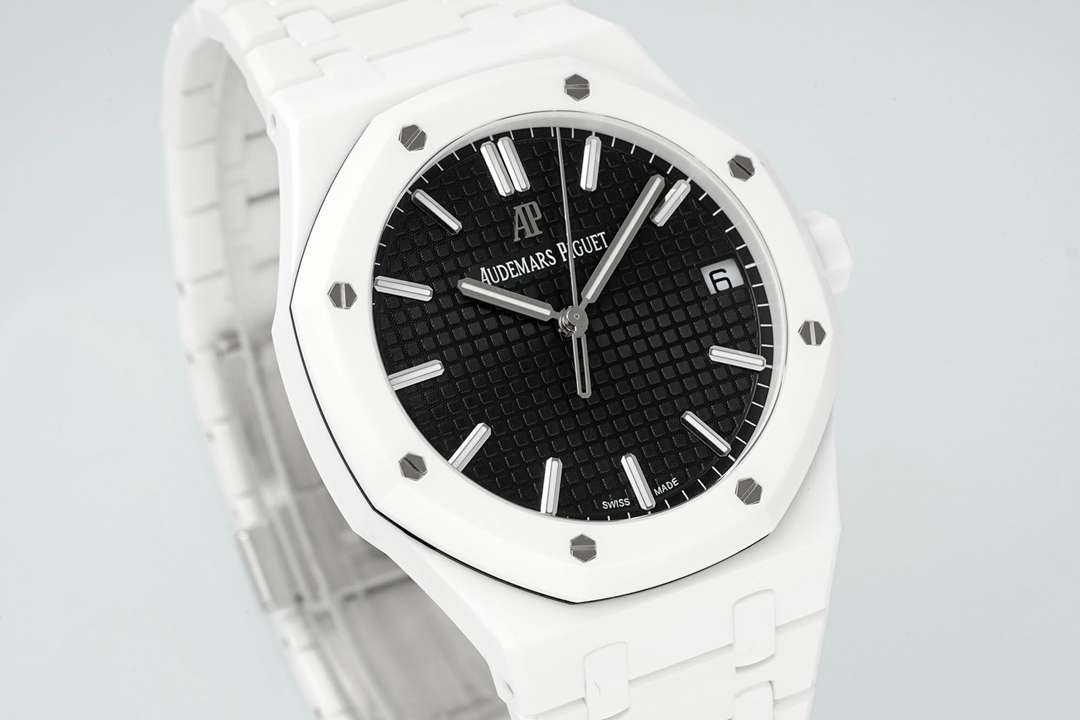 AUDEMARS    PIGUET  Royal Oak 41 AU0510（2025 new ceramic )