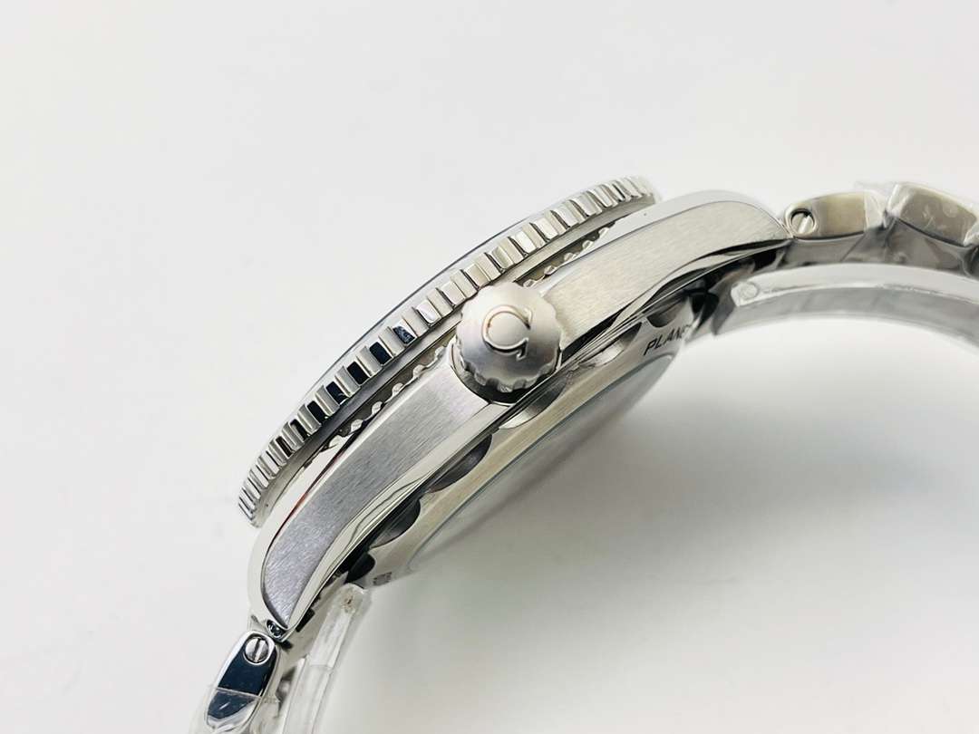 OMEGA    SEAMASTER OM0210