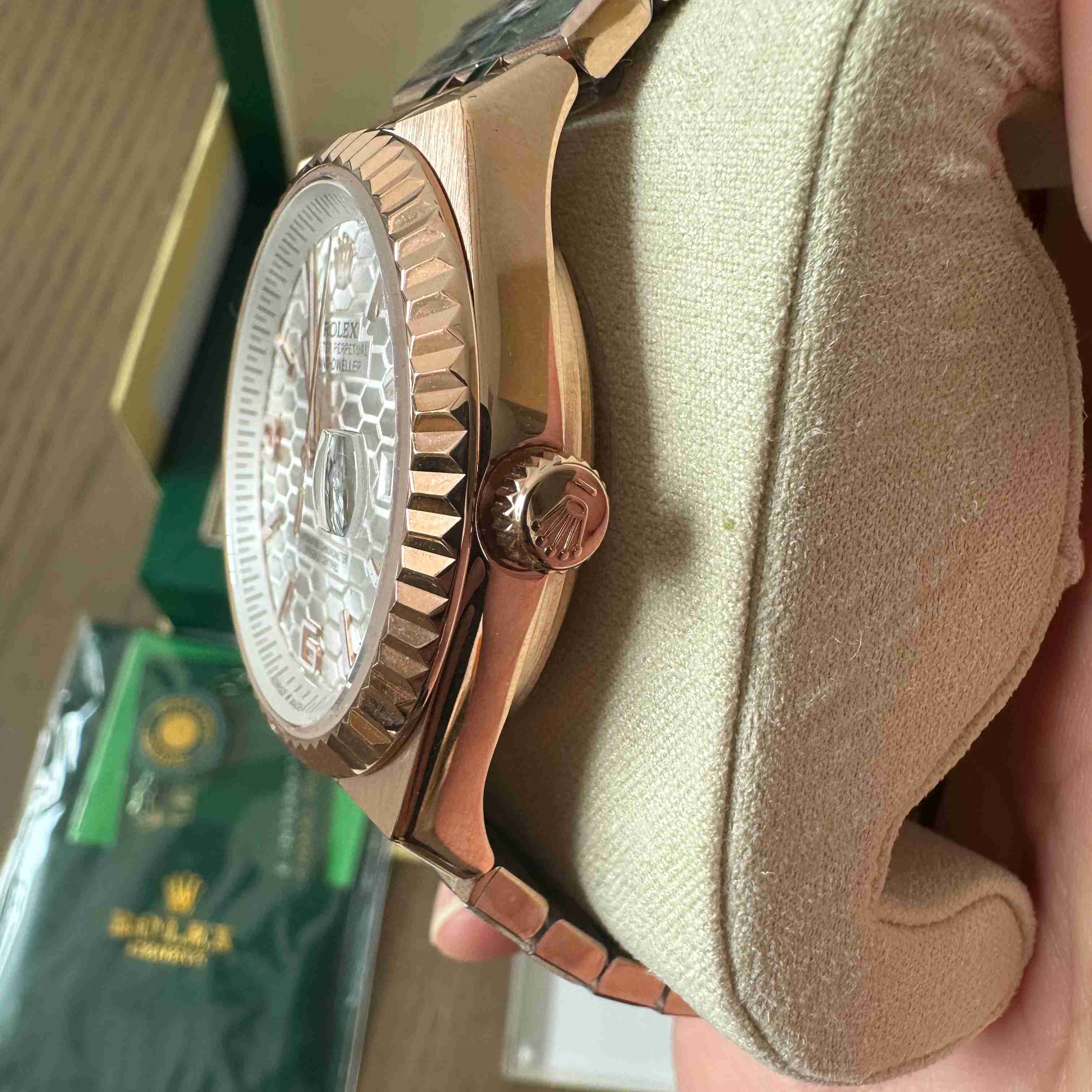 ROLEX      Land-Dweller 40 RO1900