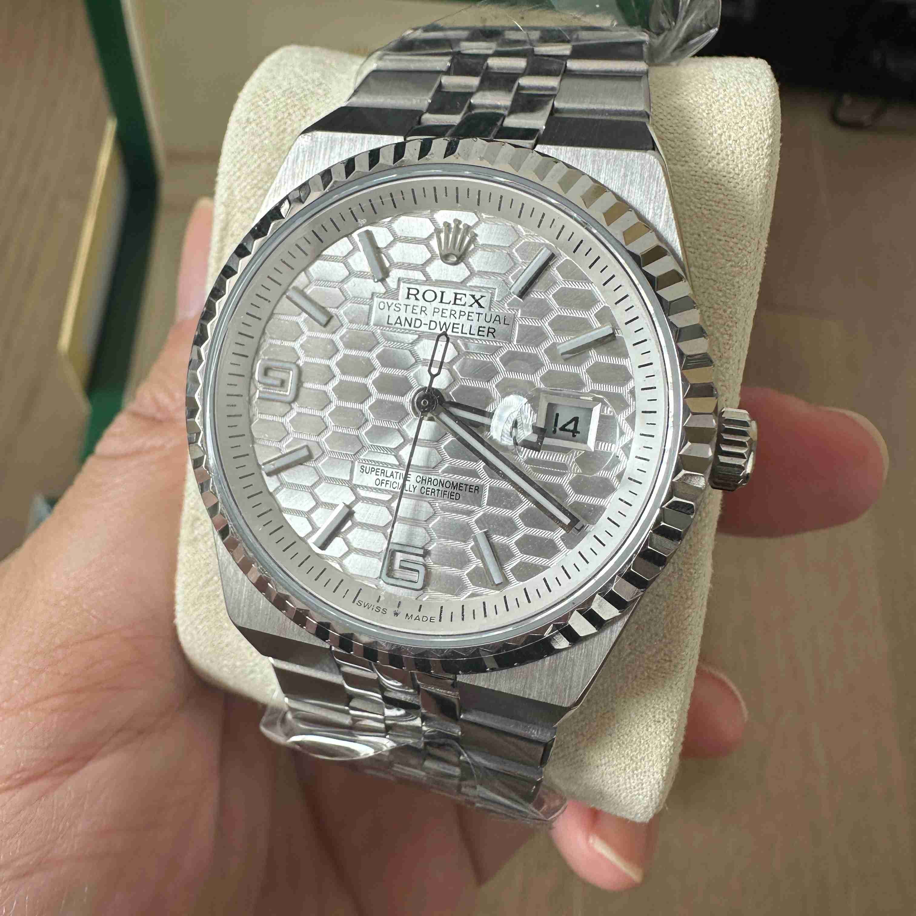 ROLEX      Land-Dweller 40 RO1902